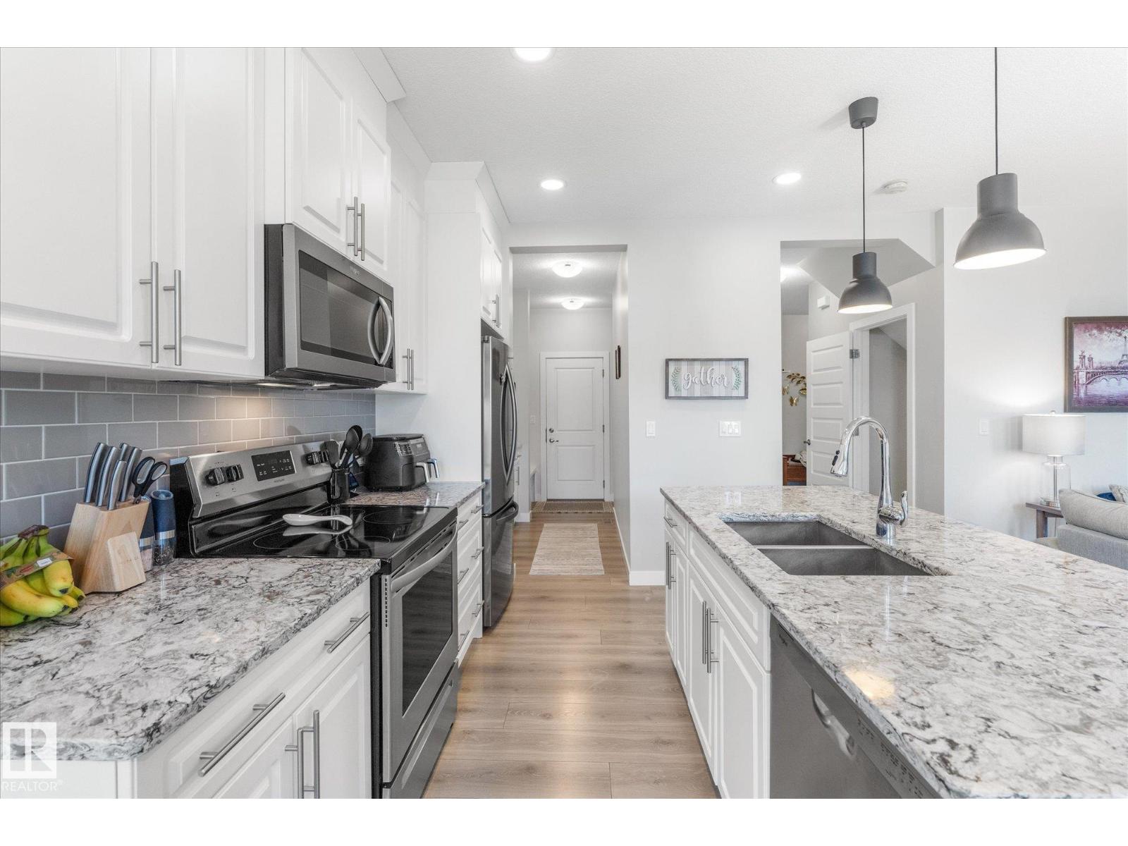 54 Astoria Pl Property Photo 19