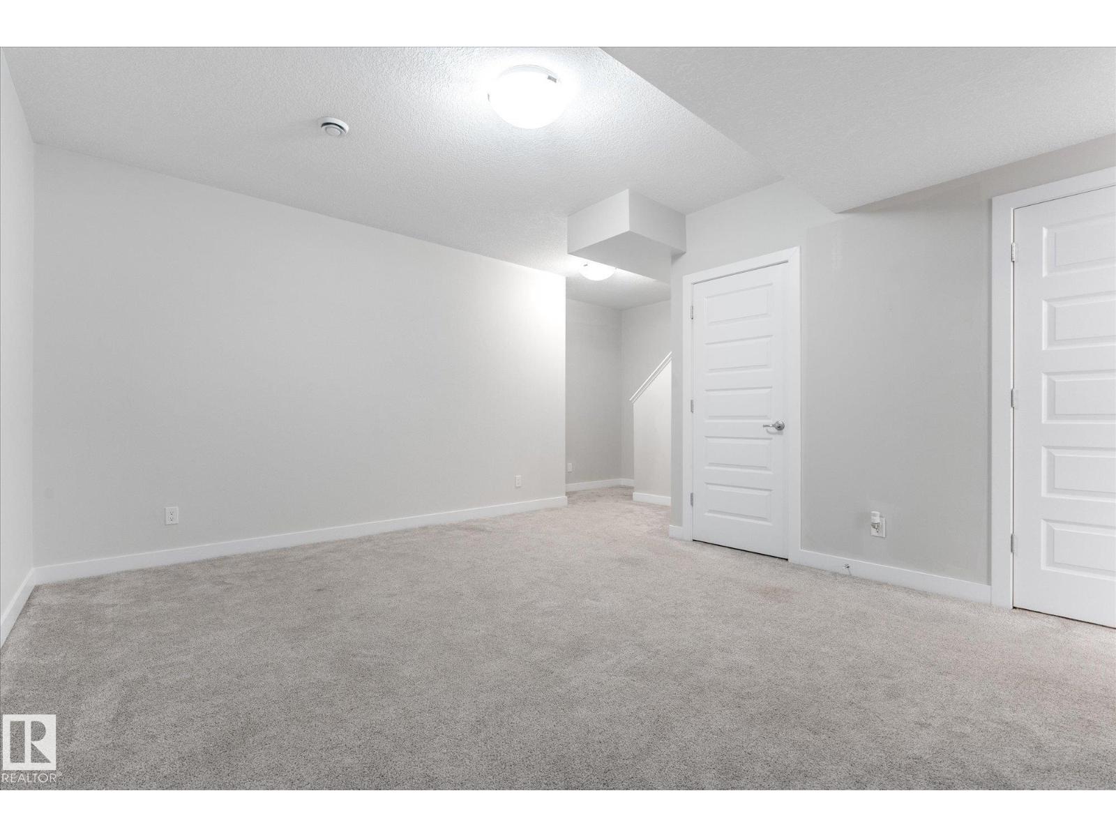 54 Astoria Pl Property Photo 42
