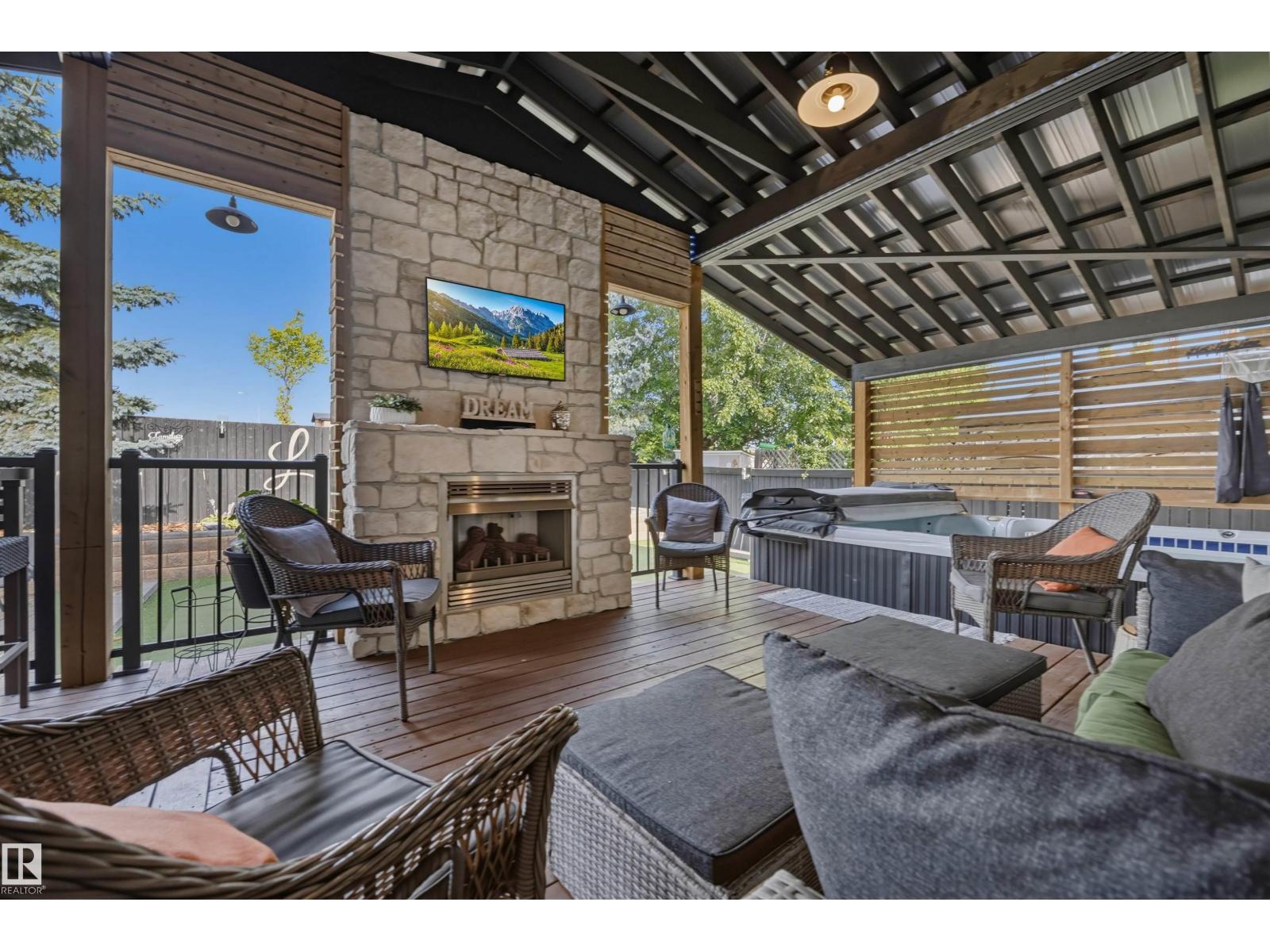 15552 49 St Nw Property Photo 4