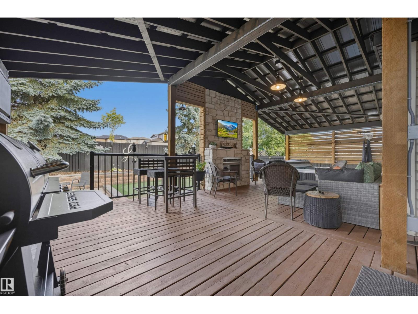 15552 49 St Nw Property Photo 5