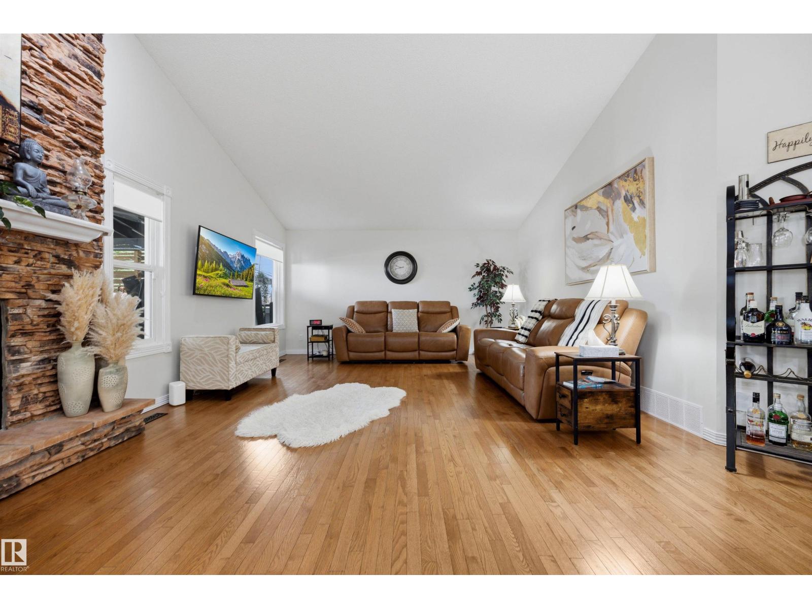 15552 49 St Nw Property Photo 15