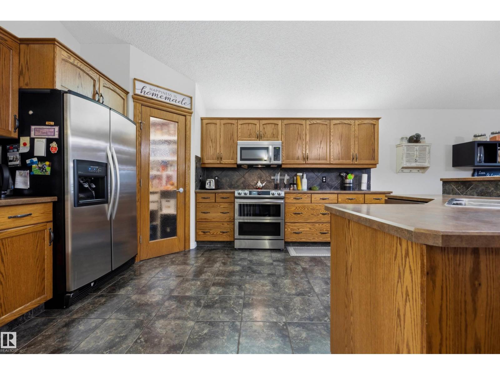 15552 49 St Nw Property Photo 19