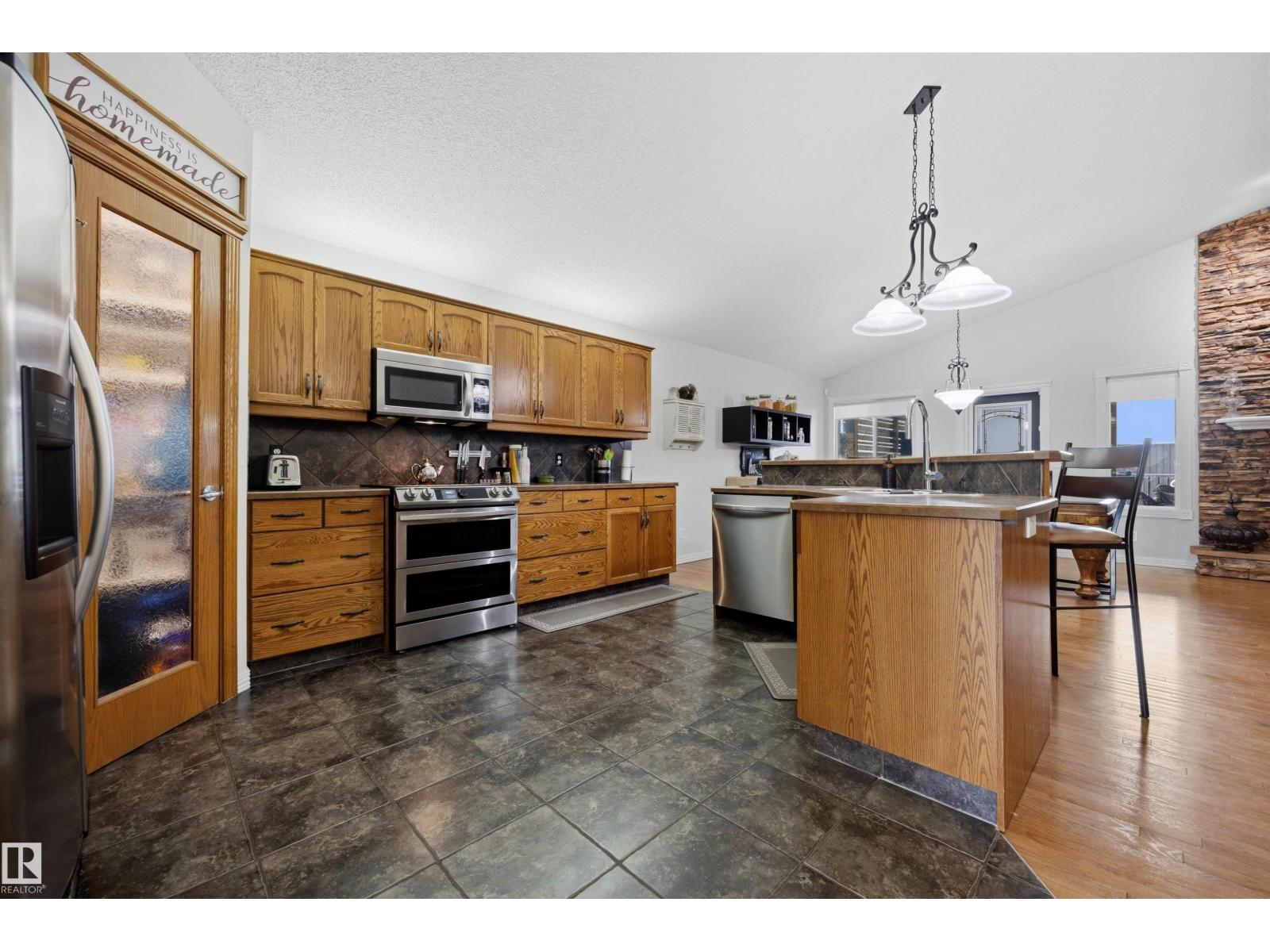 15552 49 St Nw Property Photo 20