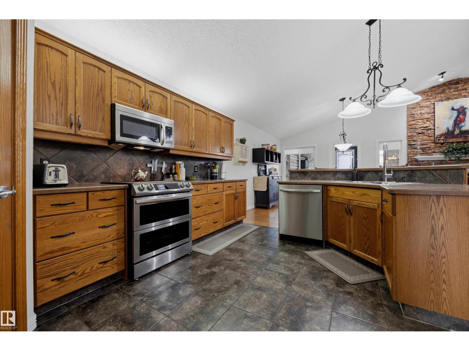 15552 49 St Nw Property Photo 21