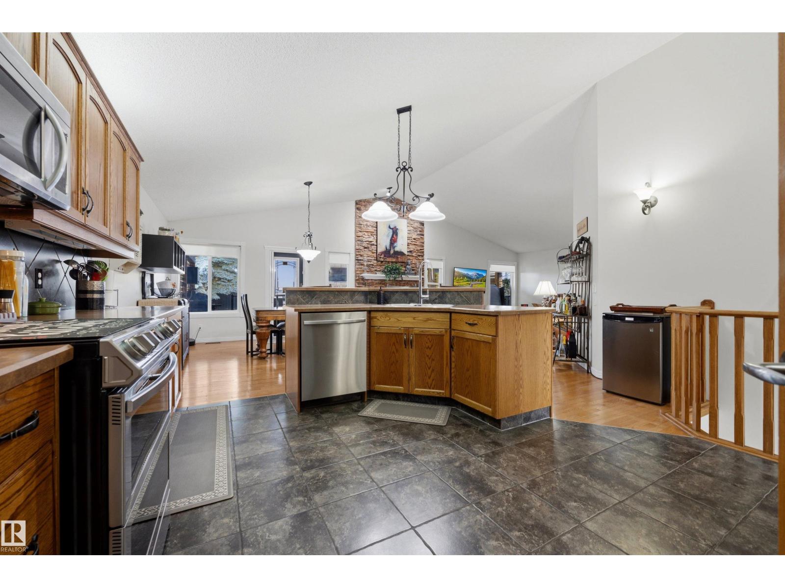 15552 49 St Nw Property Photo 22