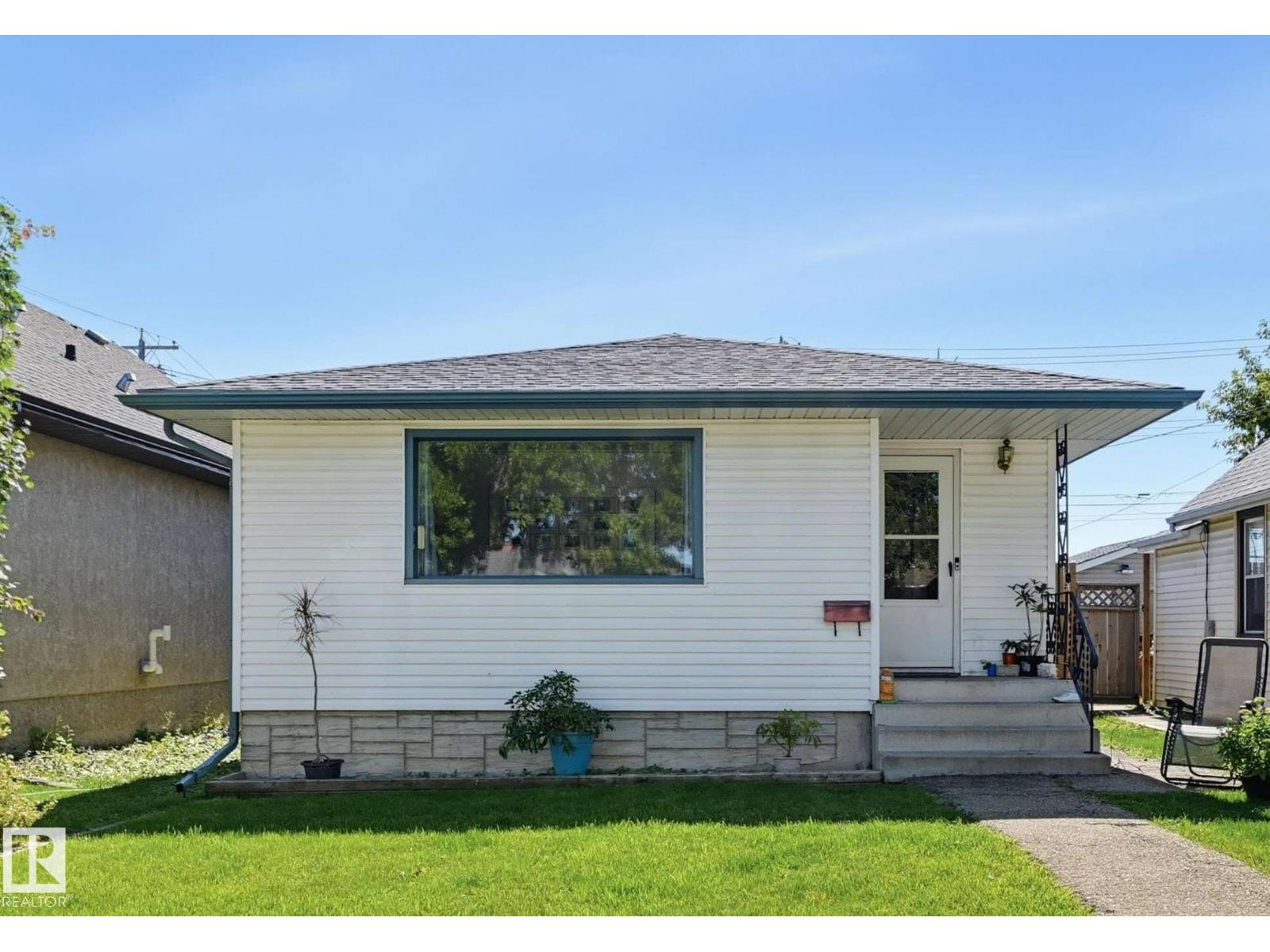 10423 64 AV NW