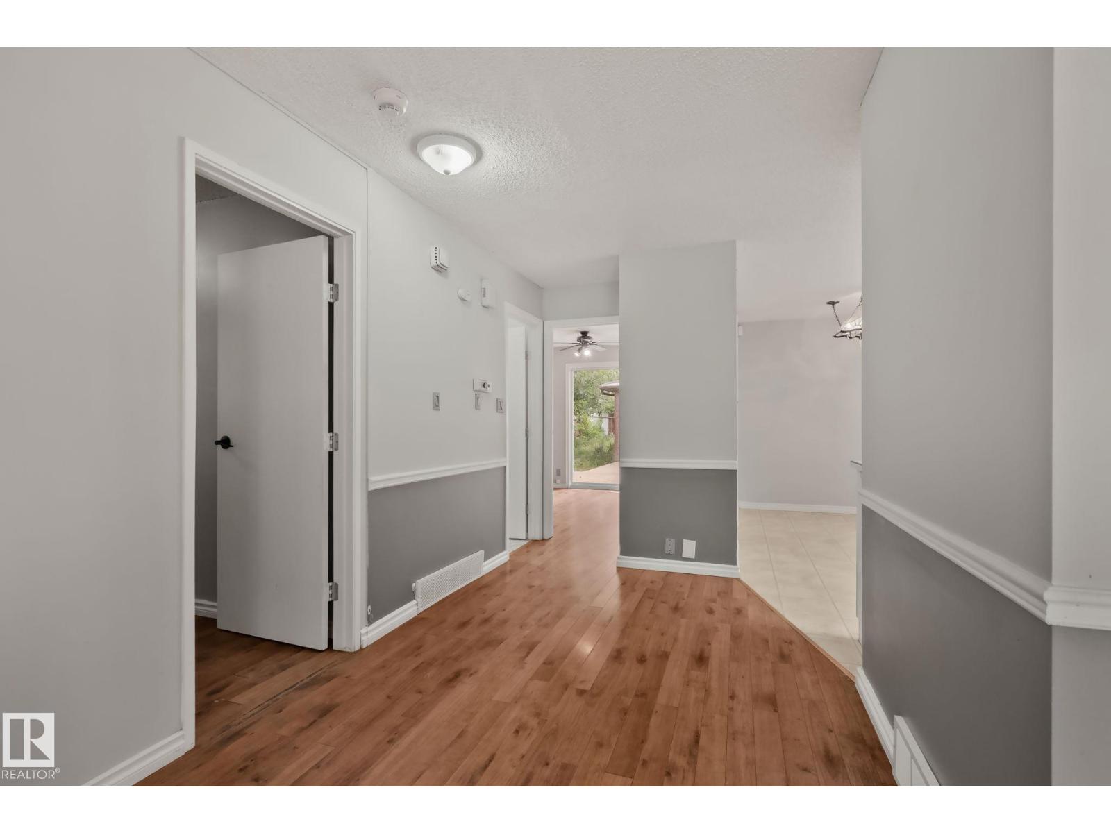 5111 40 Av Nw Property Photo 6