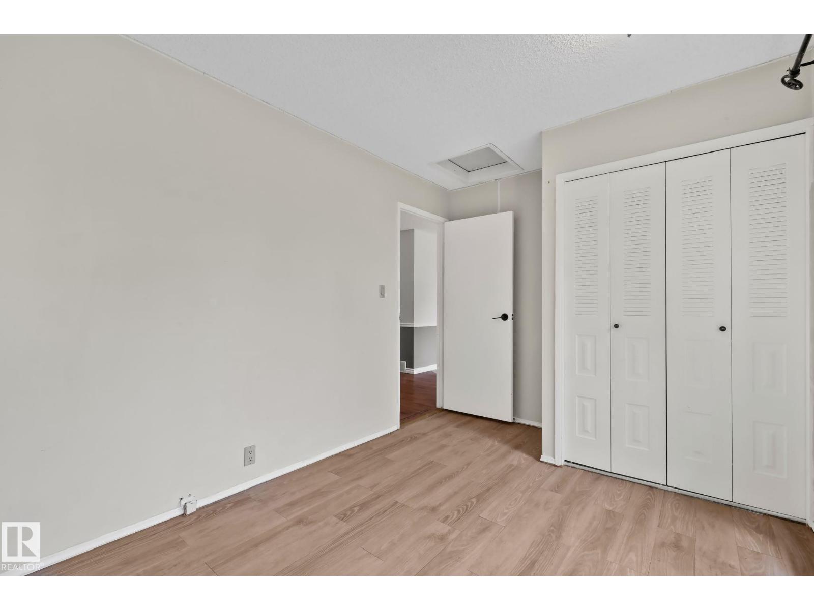5111 40 Av Nw Property Photo 9