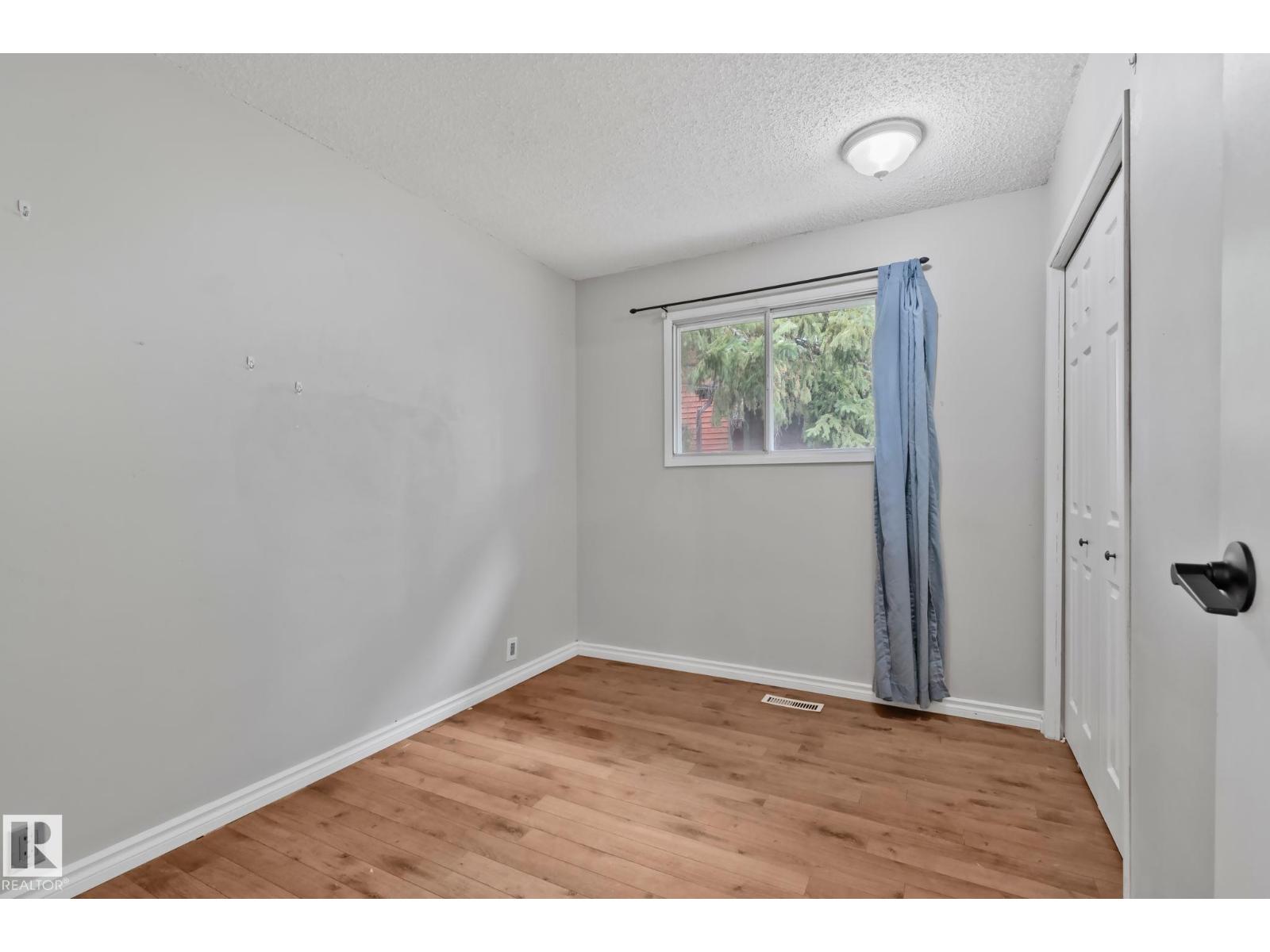 5111 40 Av Nw Property Photo 11