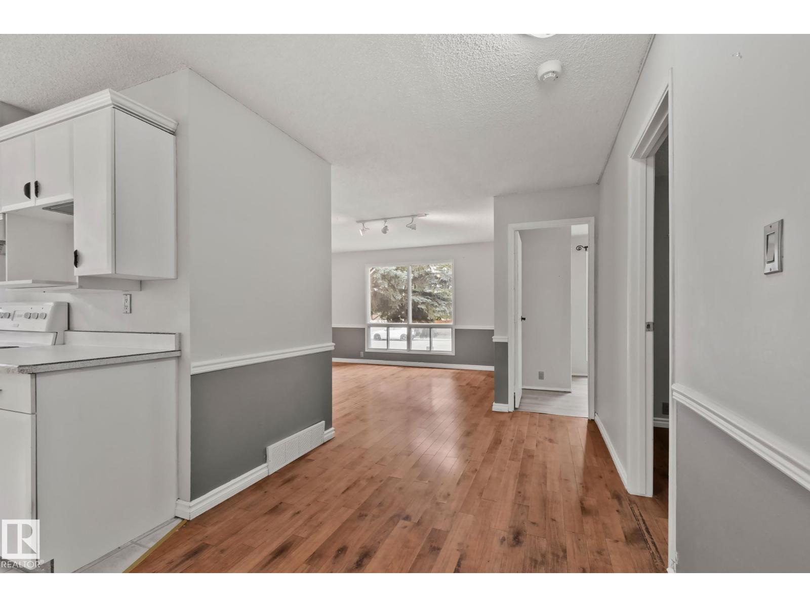 5111 40 Av Nw Property Photo 15
