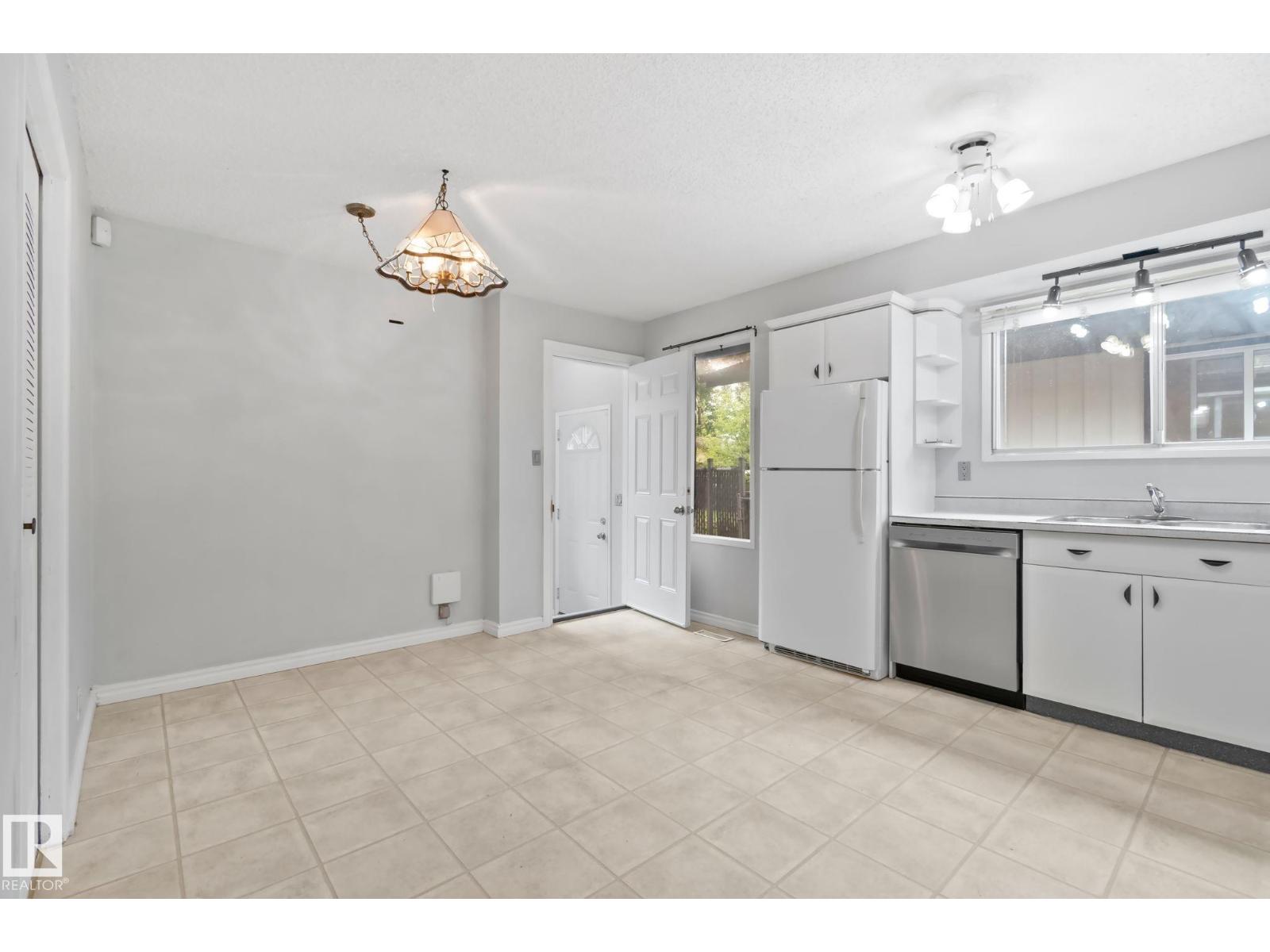 5111 40 Av Nw Property Photo 17