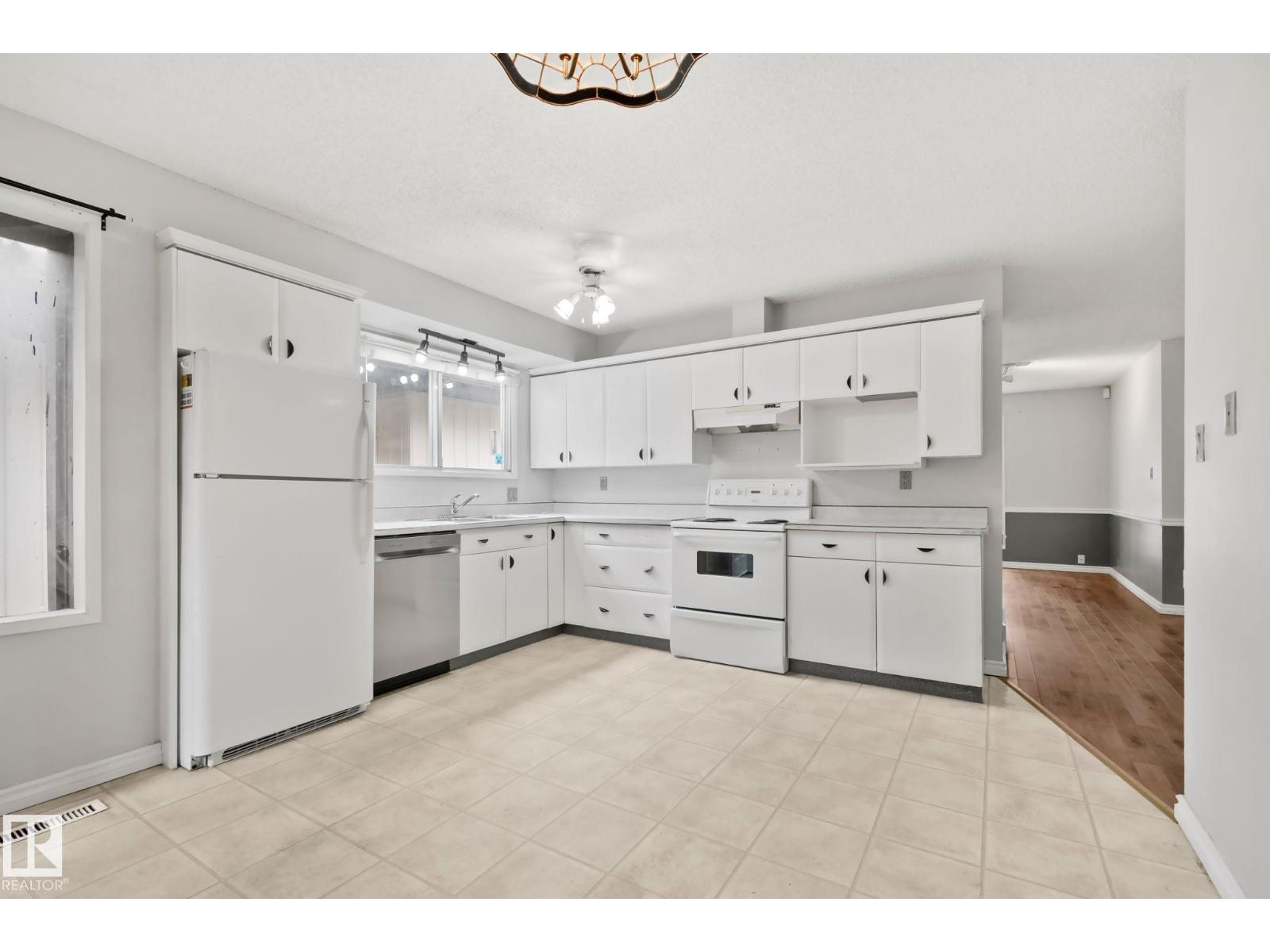 5111 40 Av Nw Property Photo 18