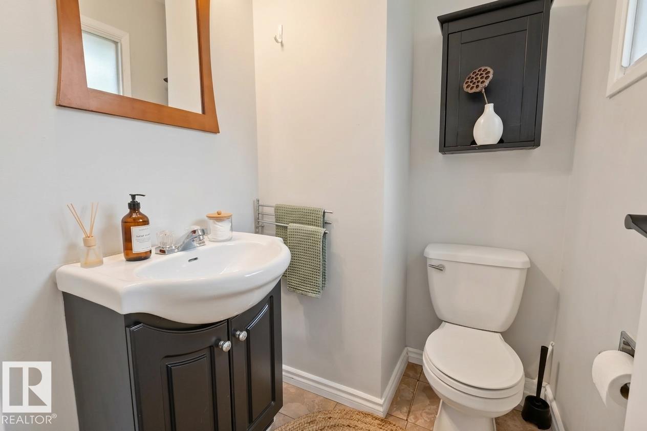 5111 40 Av Nw Property Photo 23