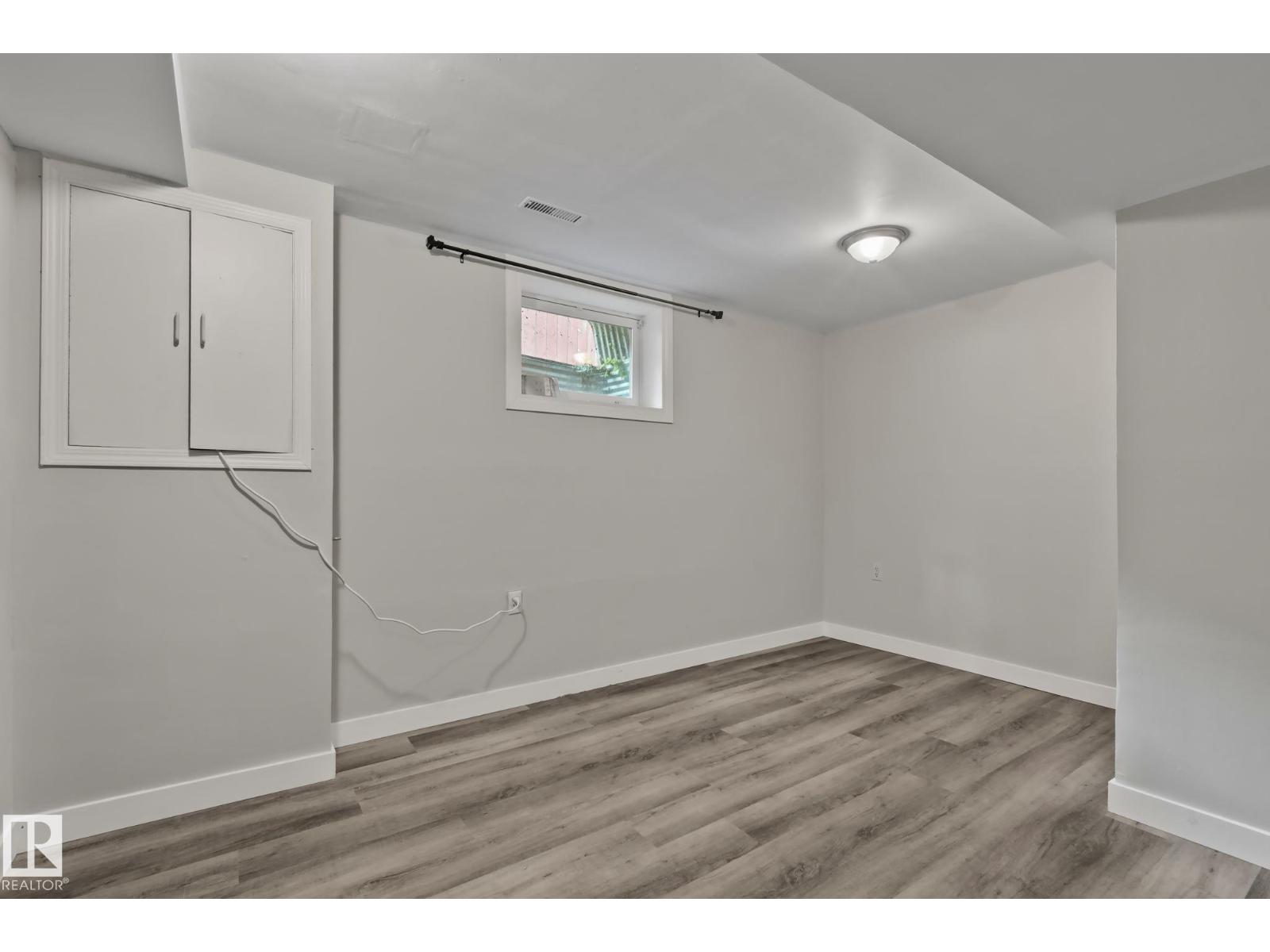 5111 40 Av Nw Property Photo 28