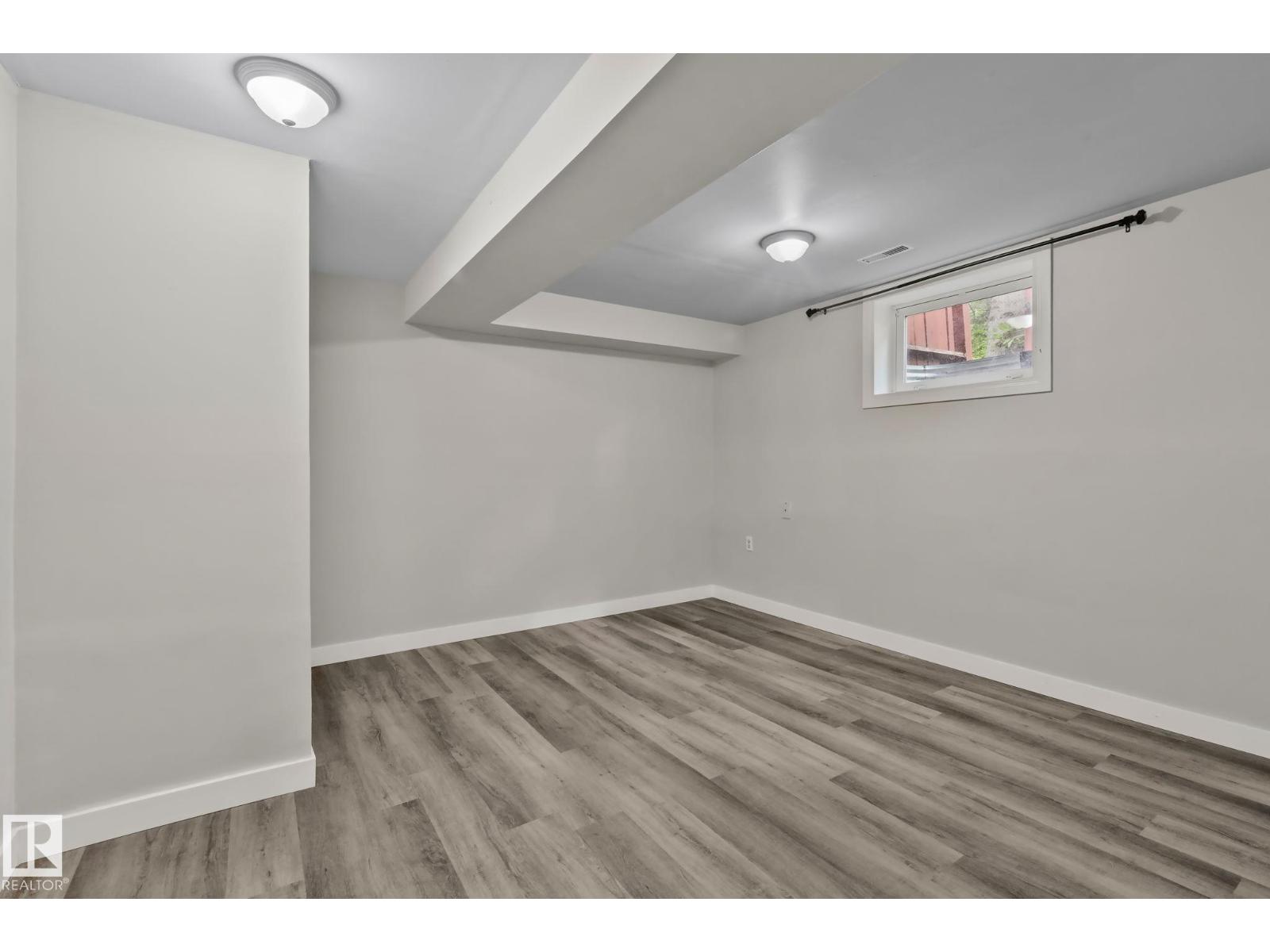 5111 40 Av Nw Property Photo 37