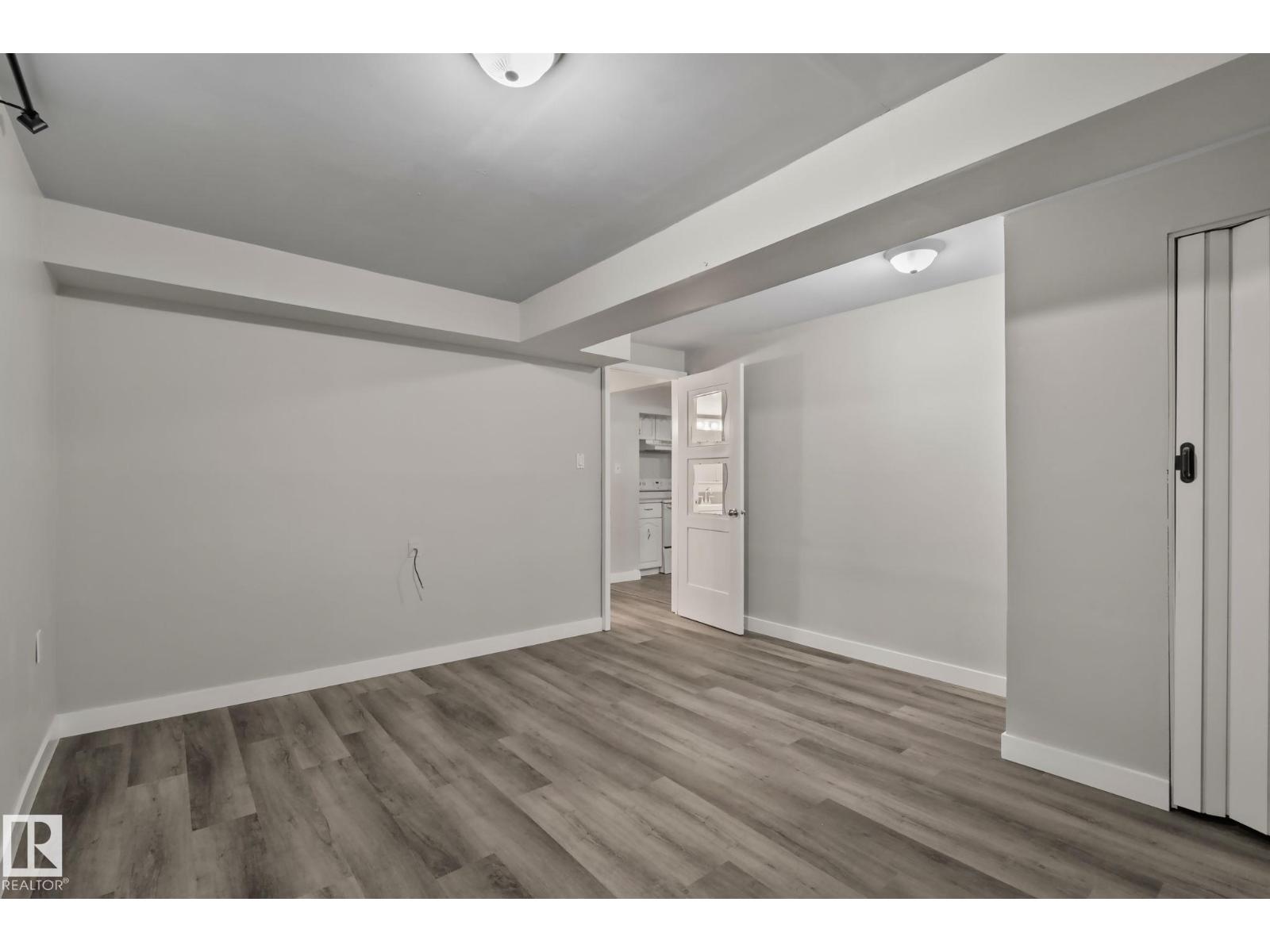 5111 40 Av Nw Property Photo 38