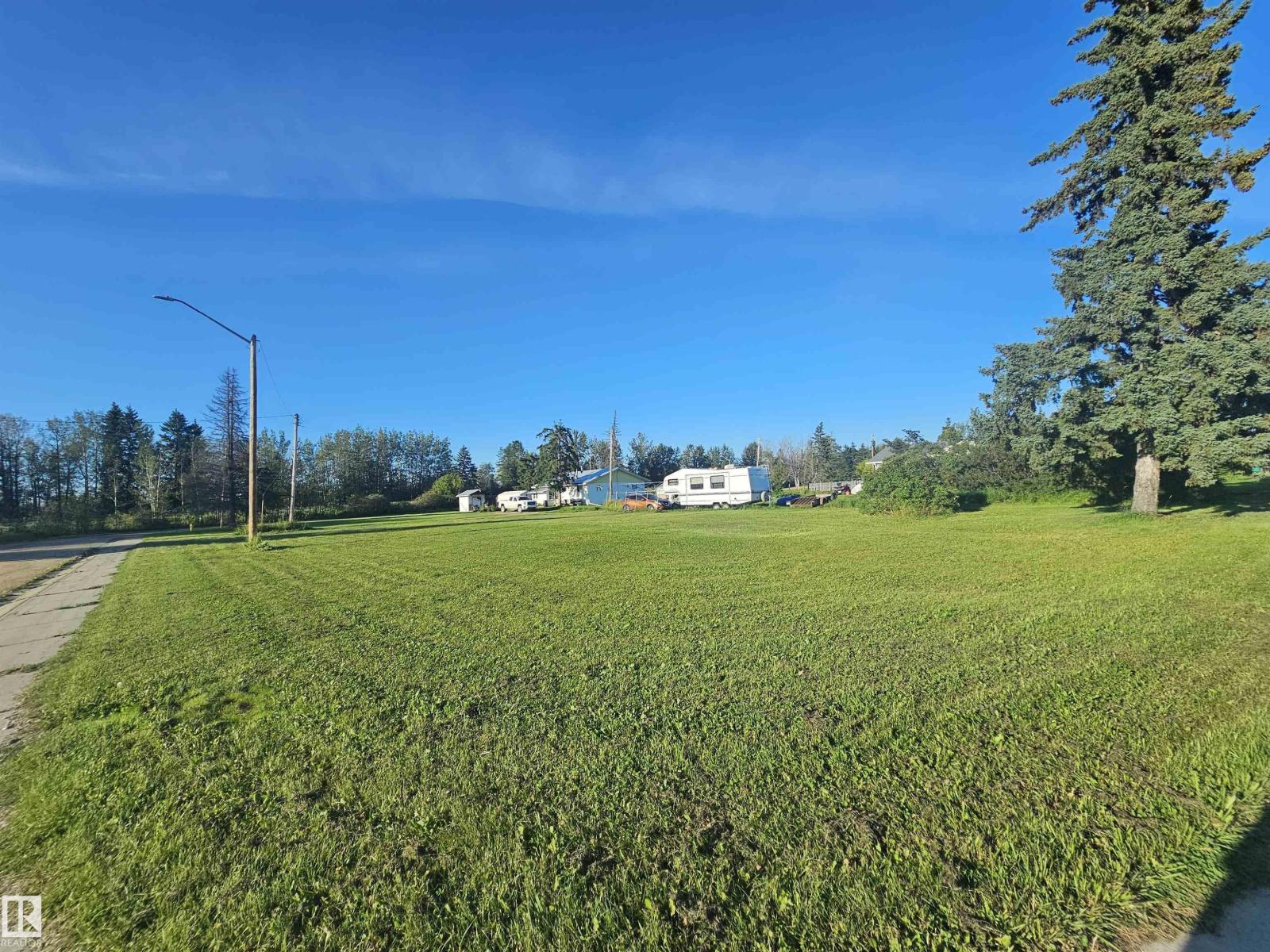 4832 52 Av Property Photo 3