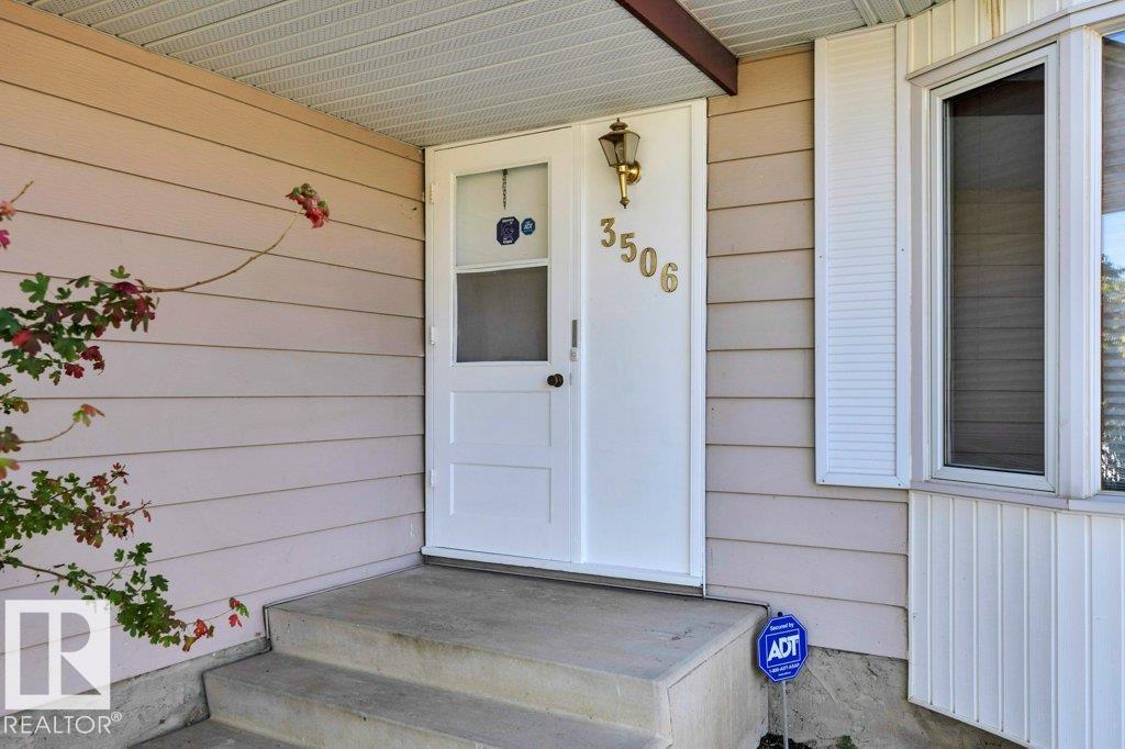 3506 44 St Property Photo 5