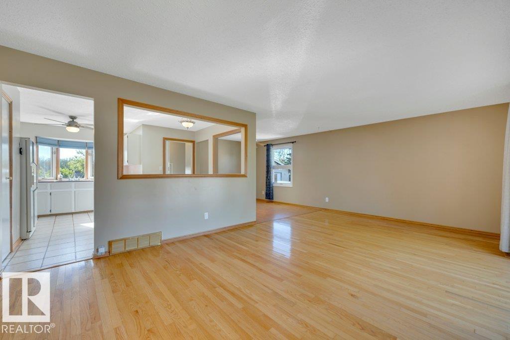 3506 44 St Property Photo 7
