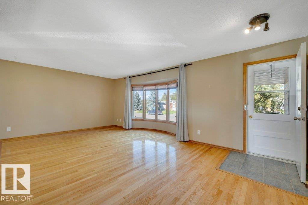 3506 44 St Property Photo 8