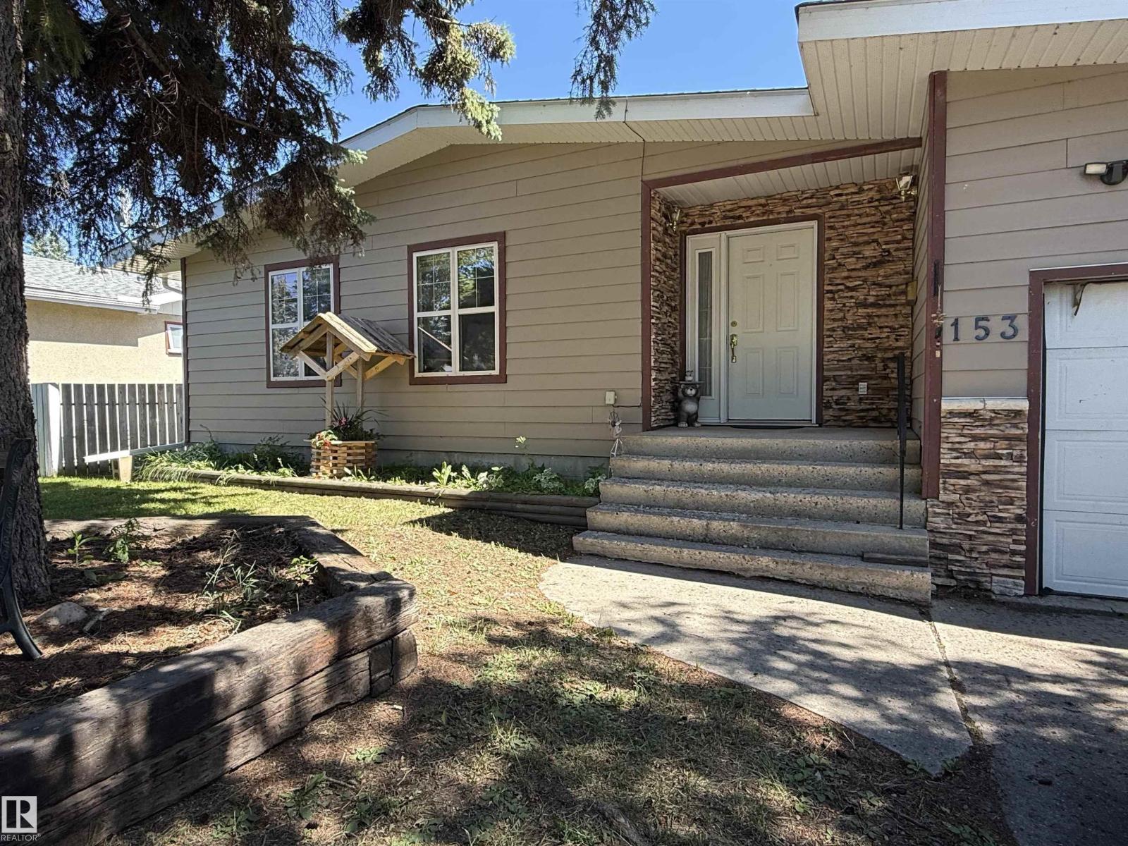 153 Maple CR