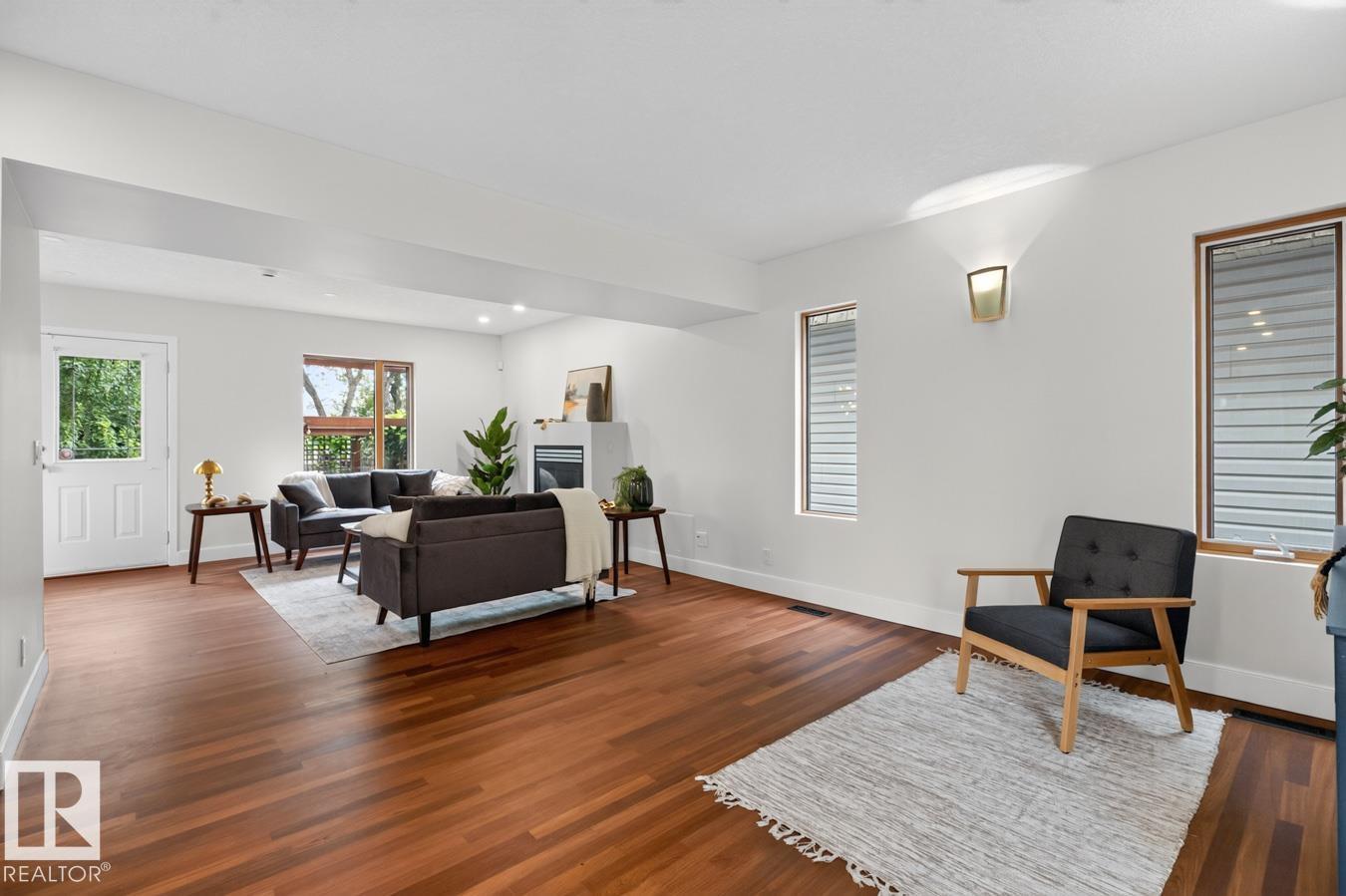 8860 93 St Nw Property Photo 8