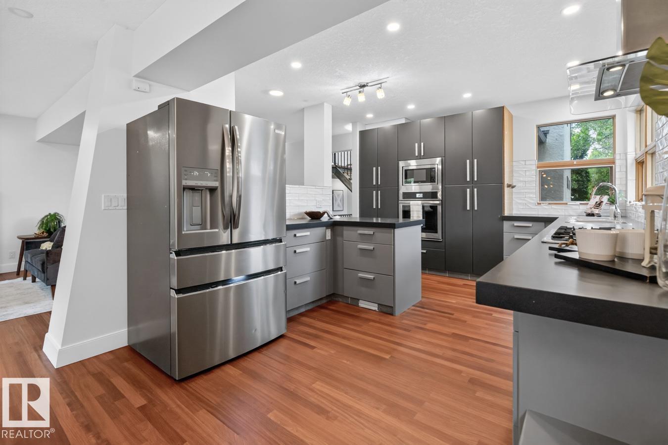 8860 93 St Nw Property Photo 14