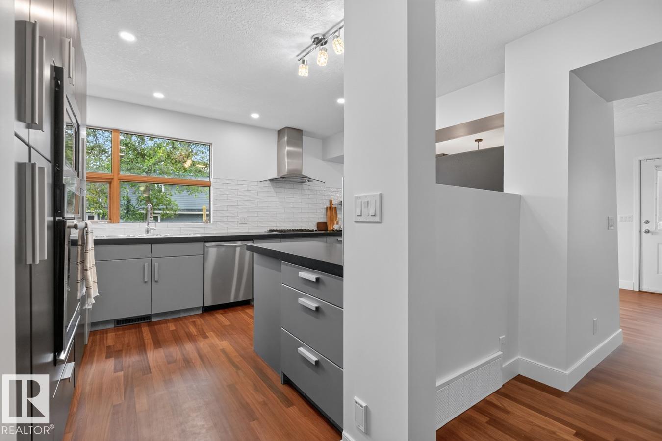 8860 93 St Nw Property Photo 16