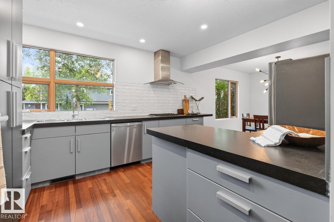 8860 93 St Nw Property Photo 17