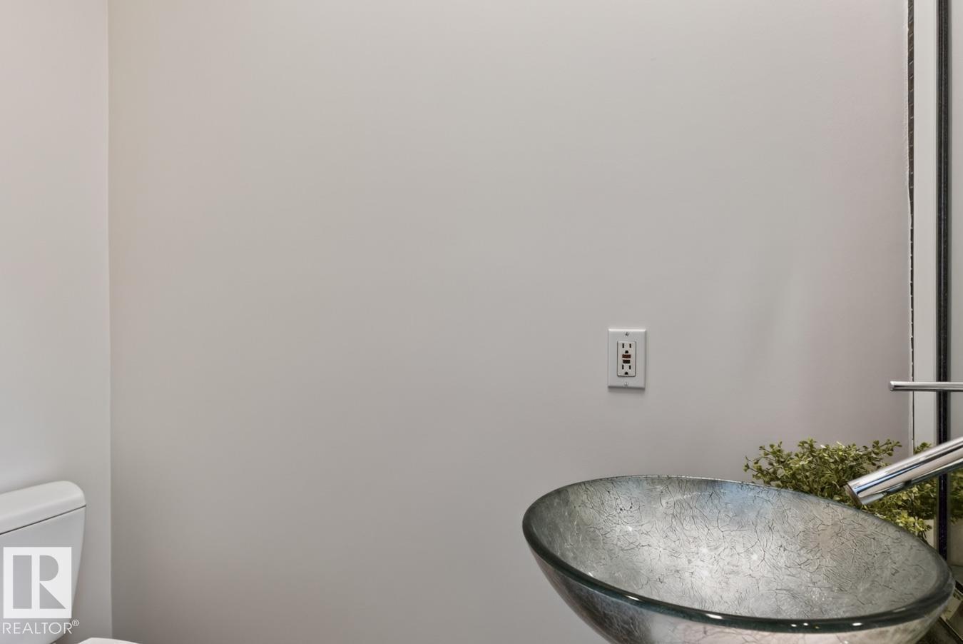 8860 93 St Nw Property Photo 24