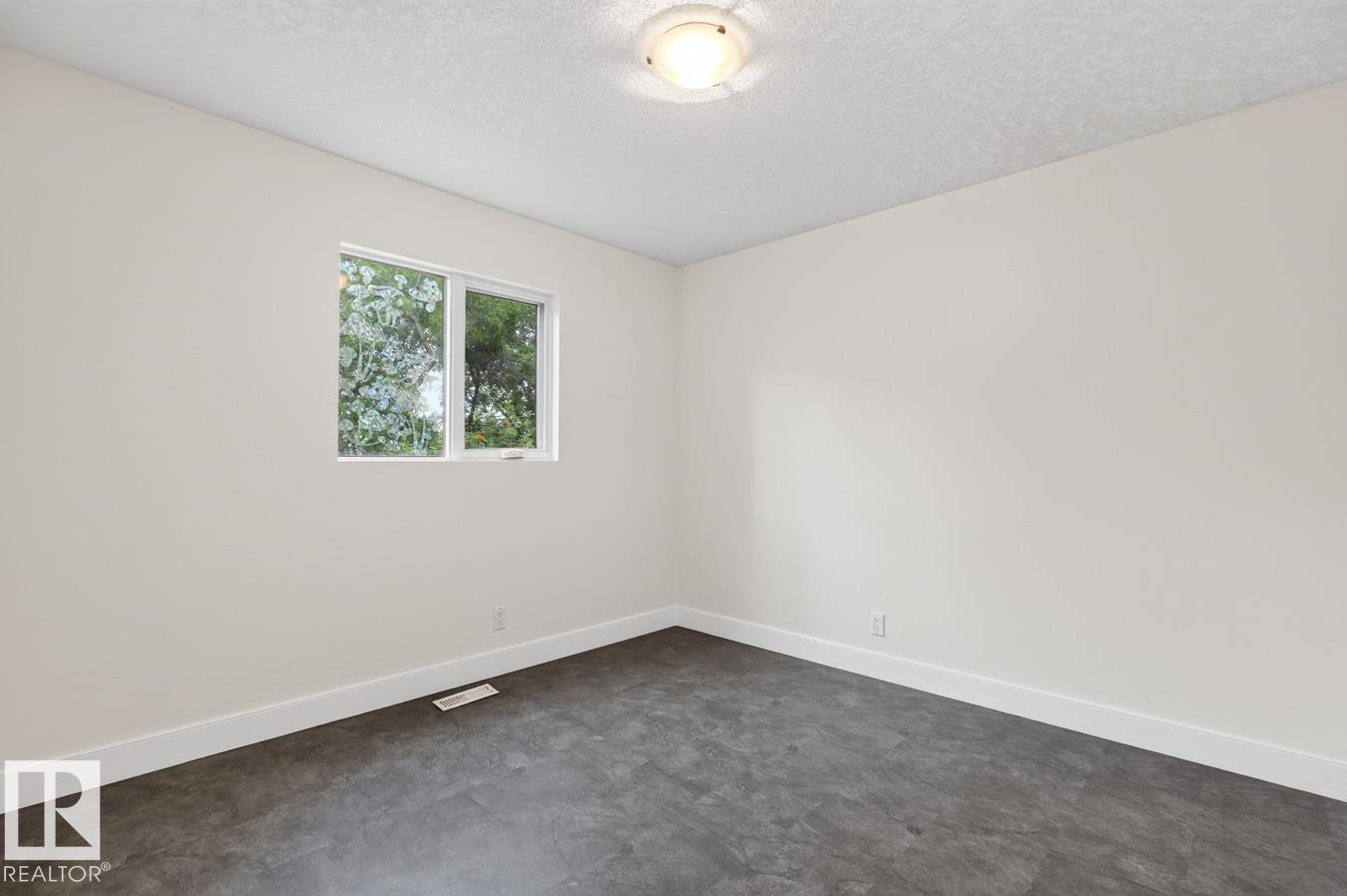 8860 93 St Nw Property Photo 39