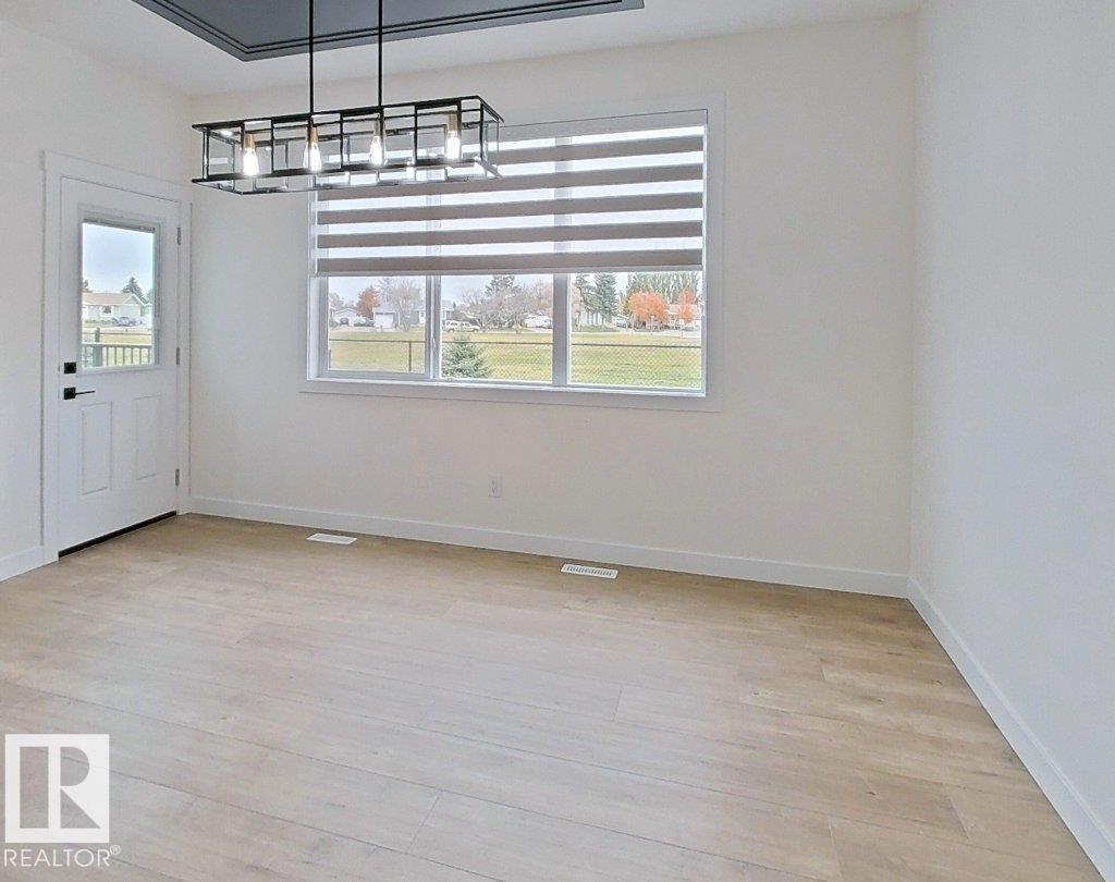 52 Maple Cr Se Property Photo 12