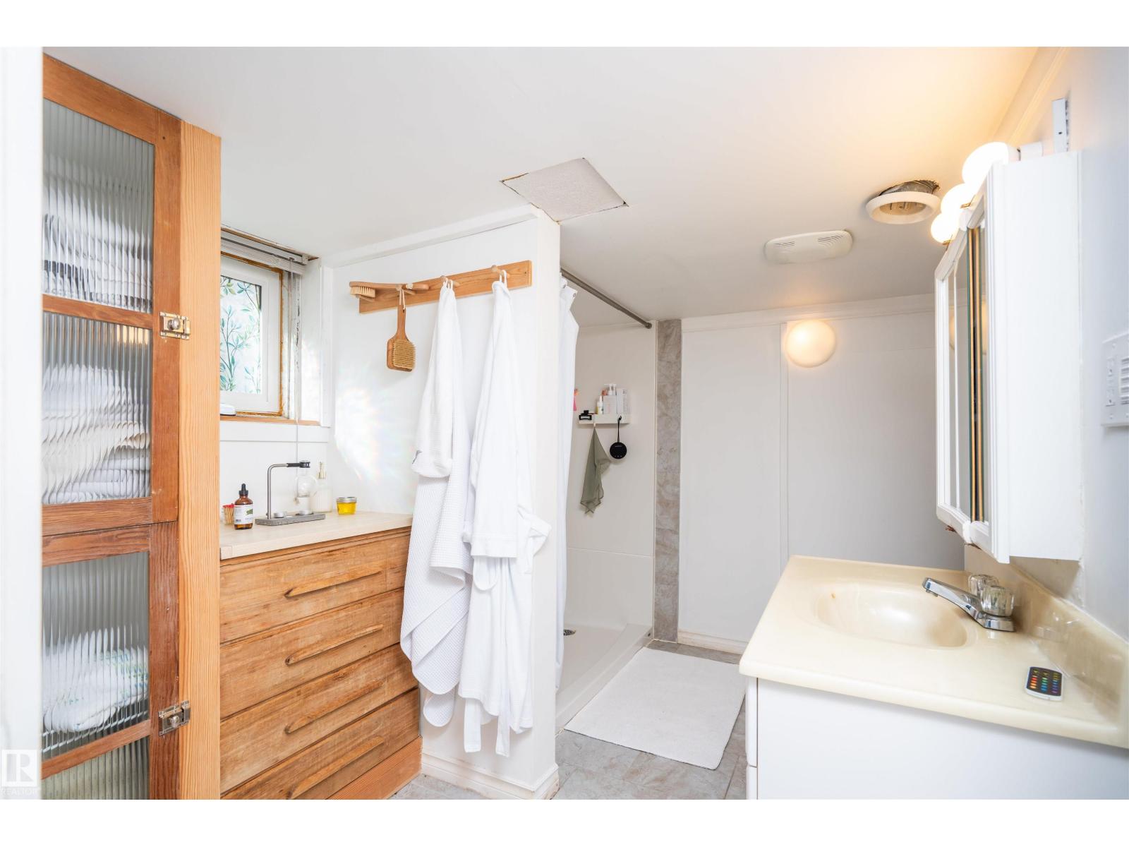 11506 94 St Nw Property Photo 17