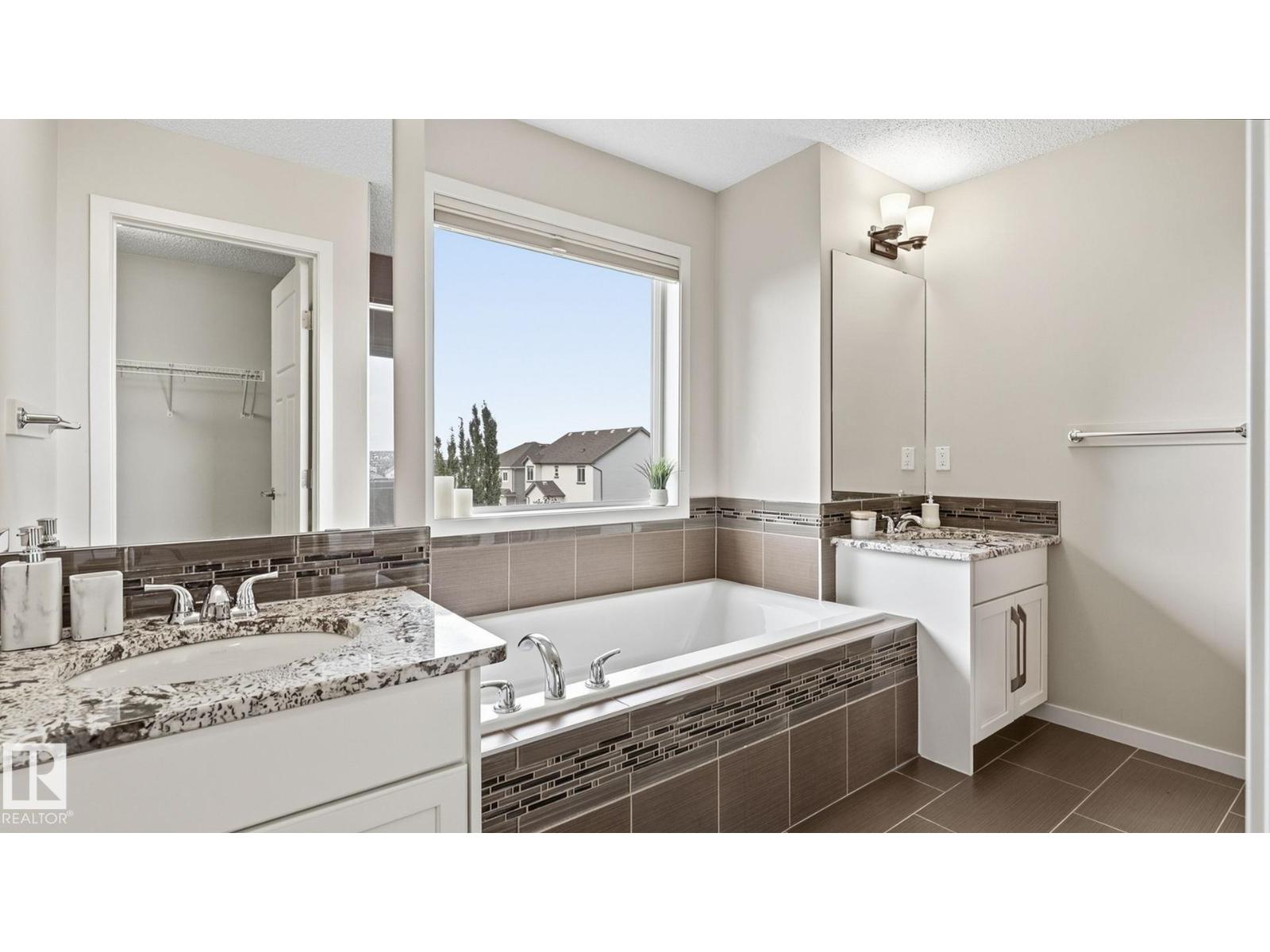 1832 56 St Sw Property Photo 4