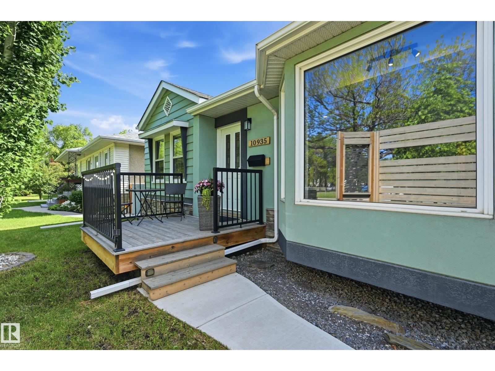 10935 127 St Nw Property Photo 1