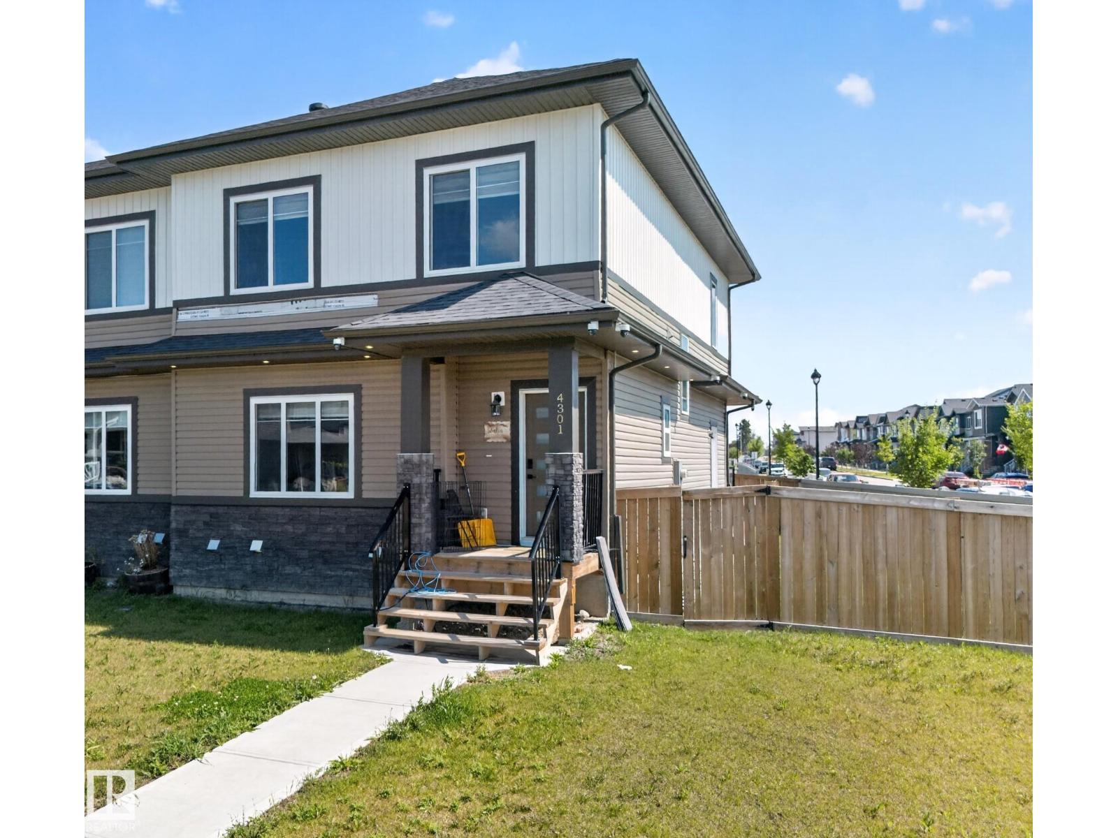 4301 38 St Property Photo 1