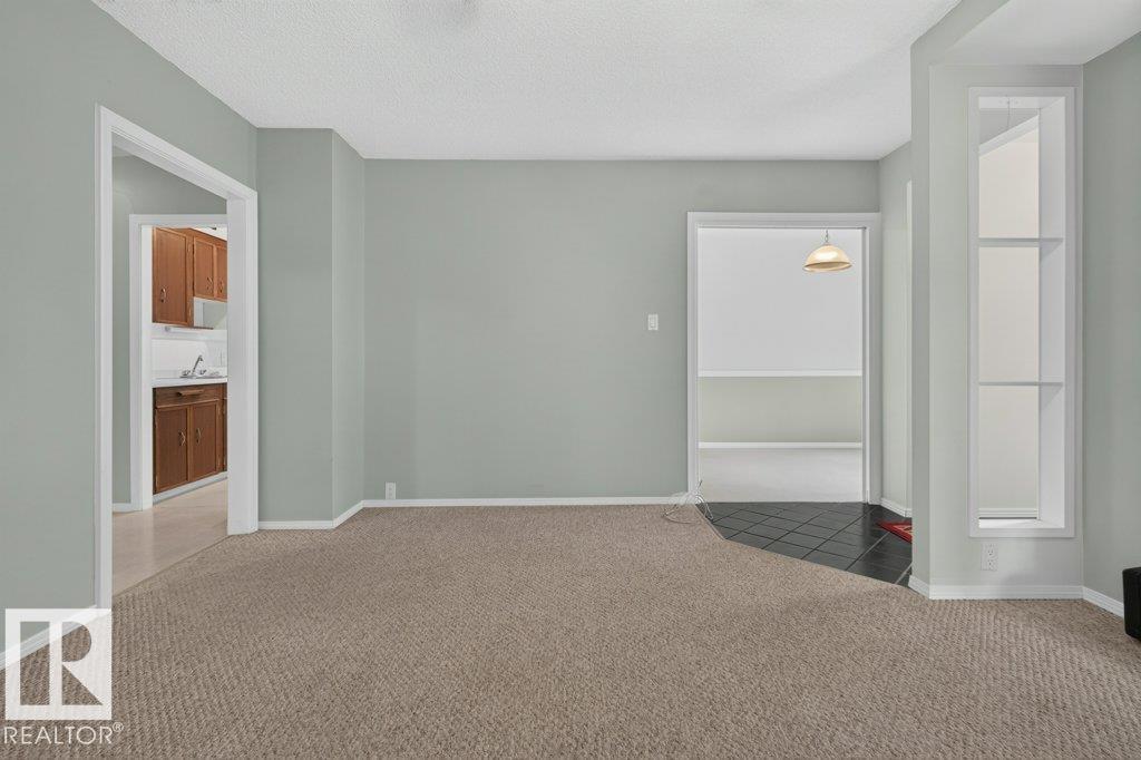 9026 92 St Nw Property Photo 4