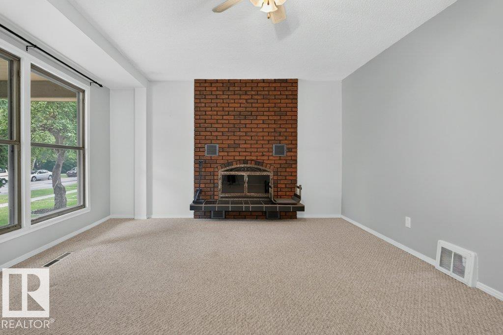 9026 92 St Nw Property Photo 5