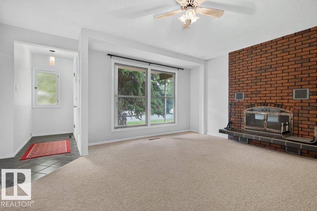 9026 92 St Nw Property Photo 6