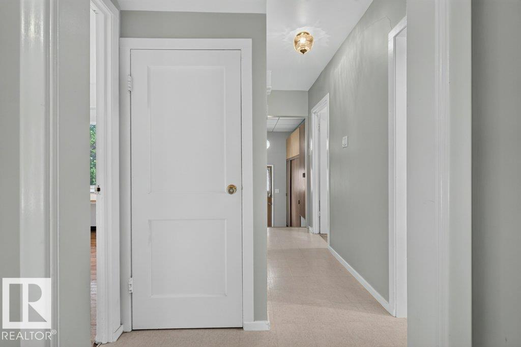 9026 92 St Nw Property Photo 7