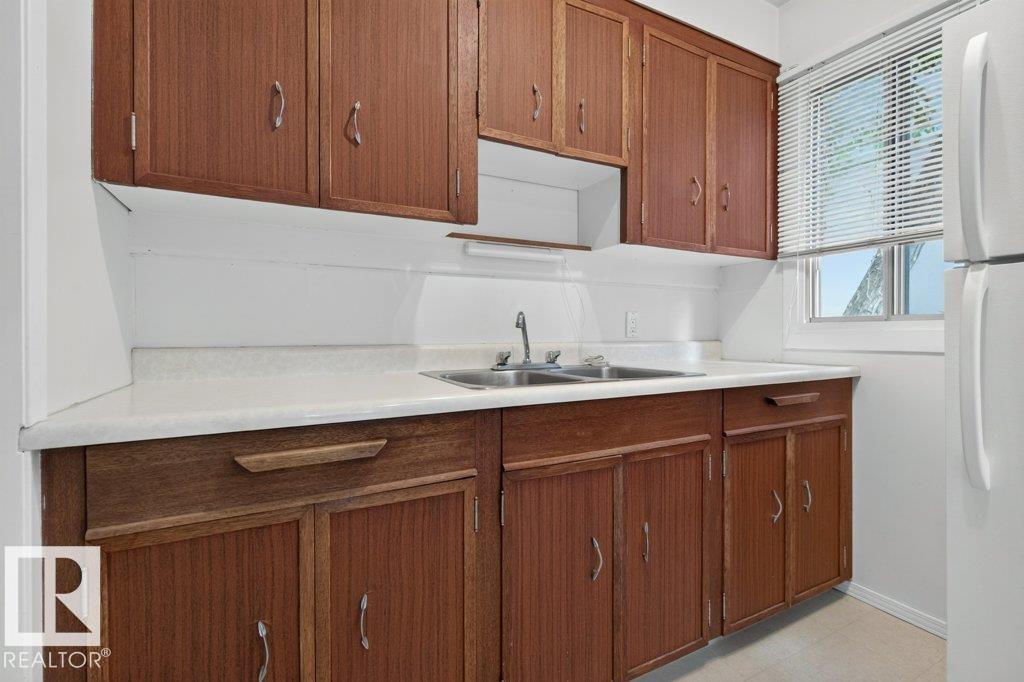 9026 92 St Nw Property Photo 9
