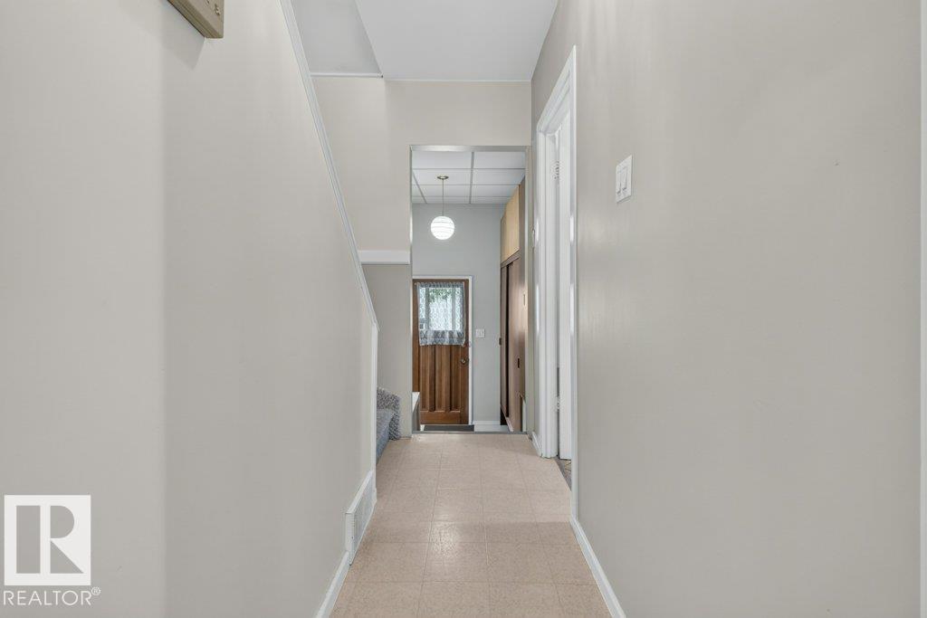 9026 92 St Nw Property Photo 11