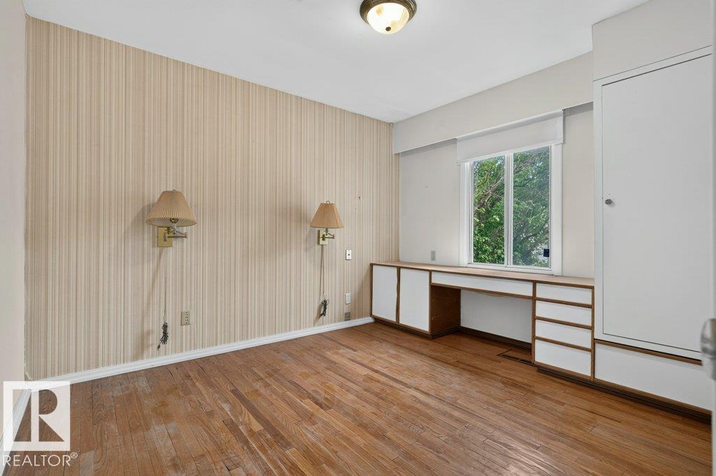 9026 92 St Nw Property Photo 12