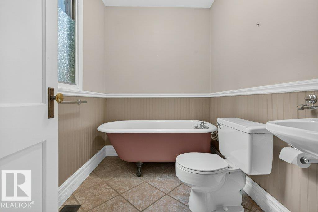 9026 92 St Nw Property Photo 15