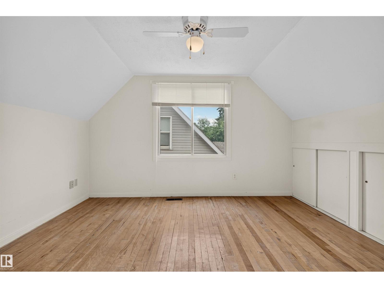 9026 92 St Nw Property Photo 16