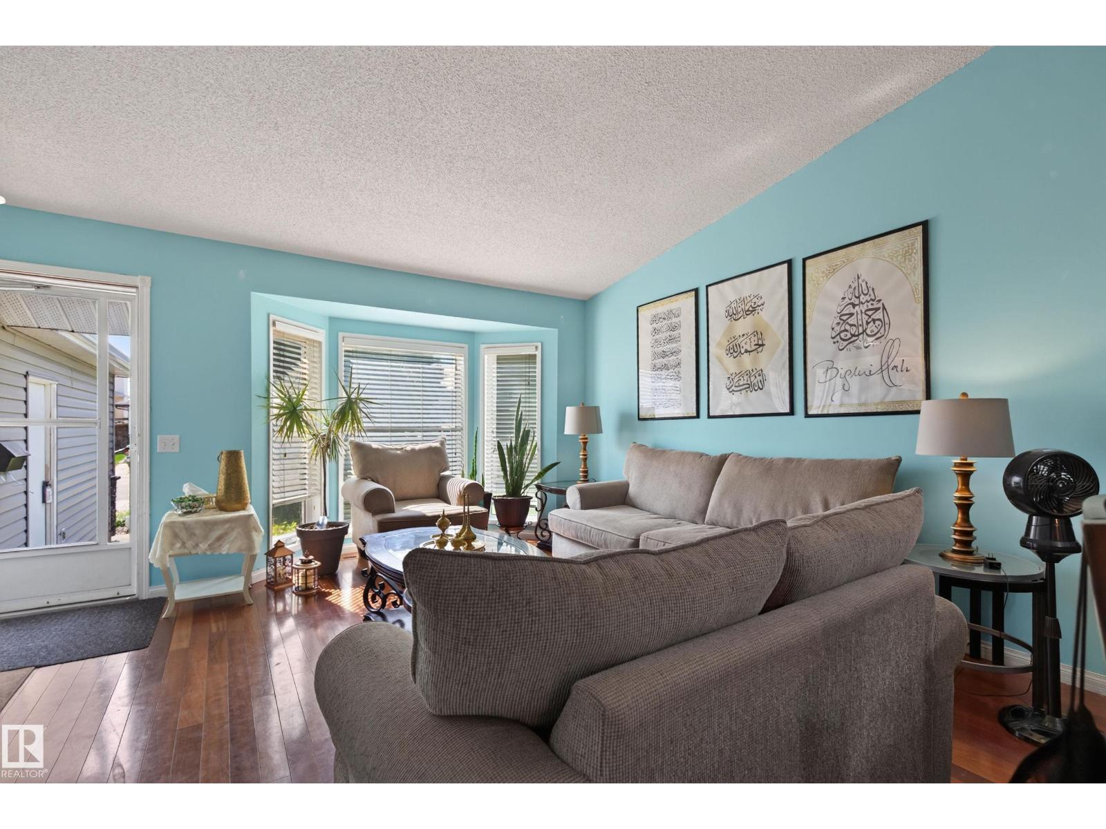 19040 70 Av Nw Property Photo 3
