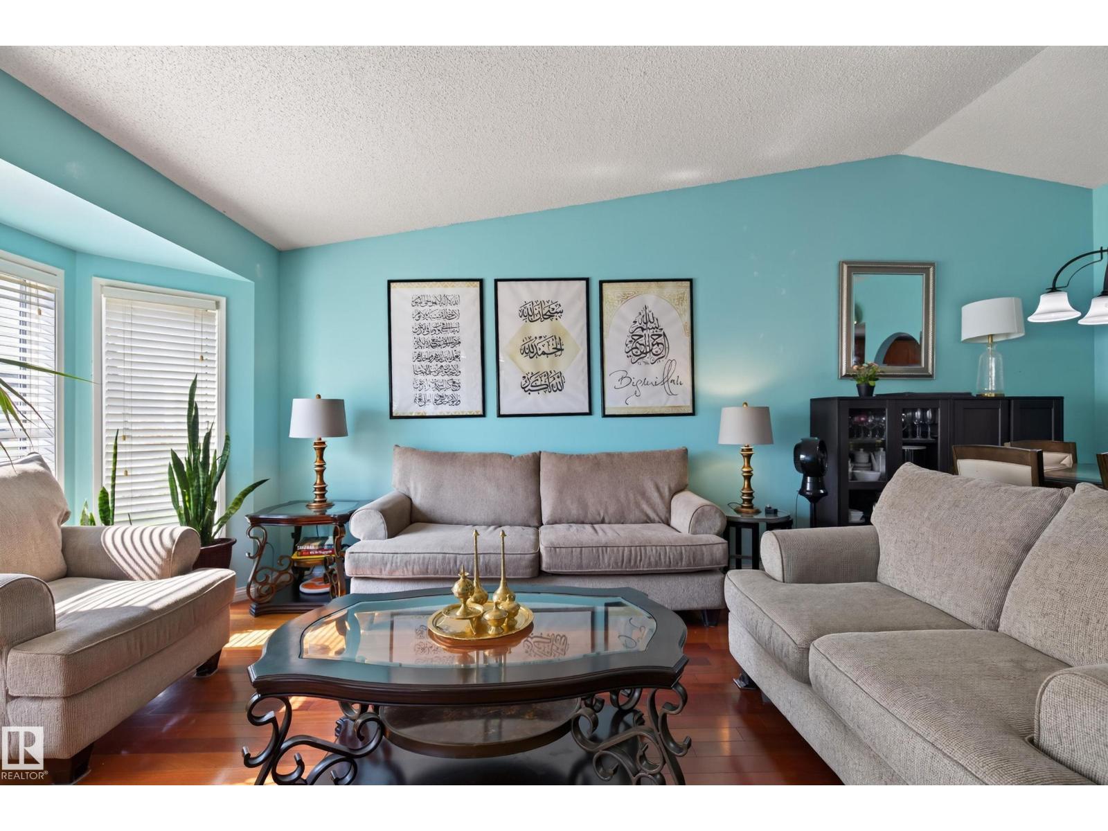 19040 70 Av Nw Property Photo 4