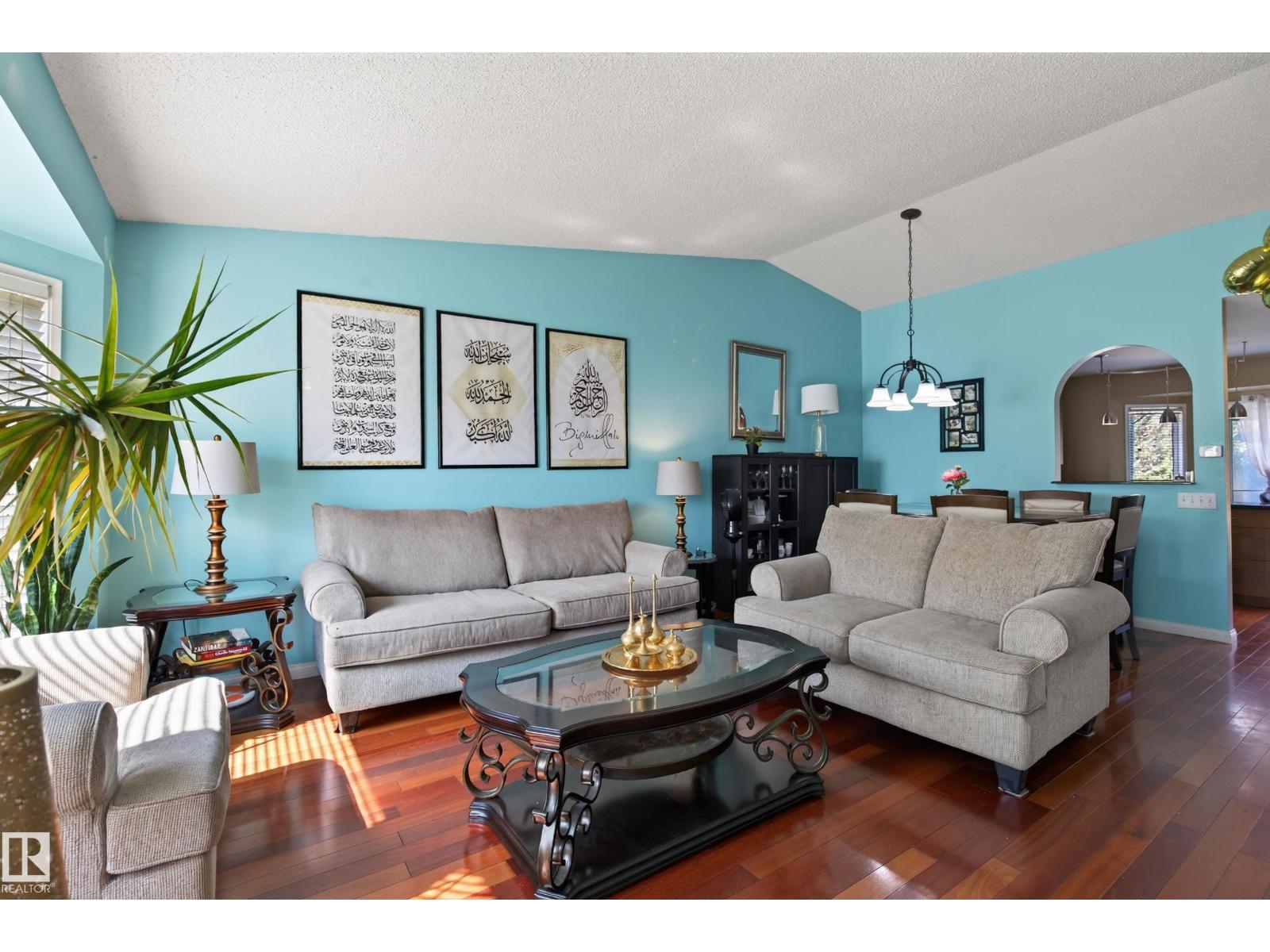 19040 70 Av Nw Property Photo 5