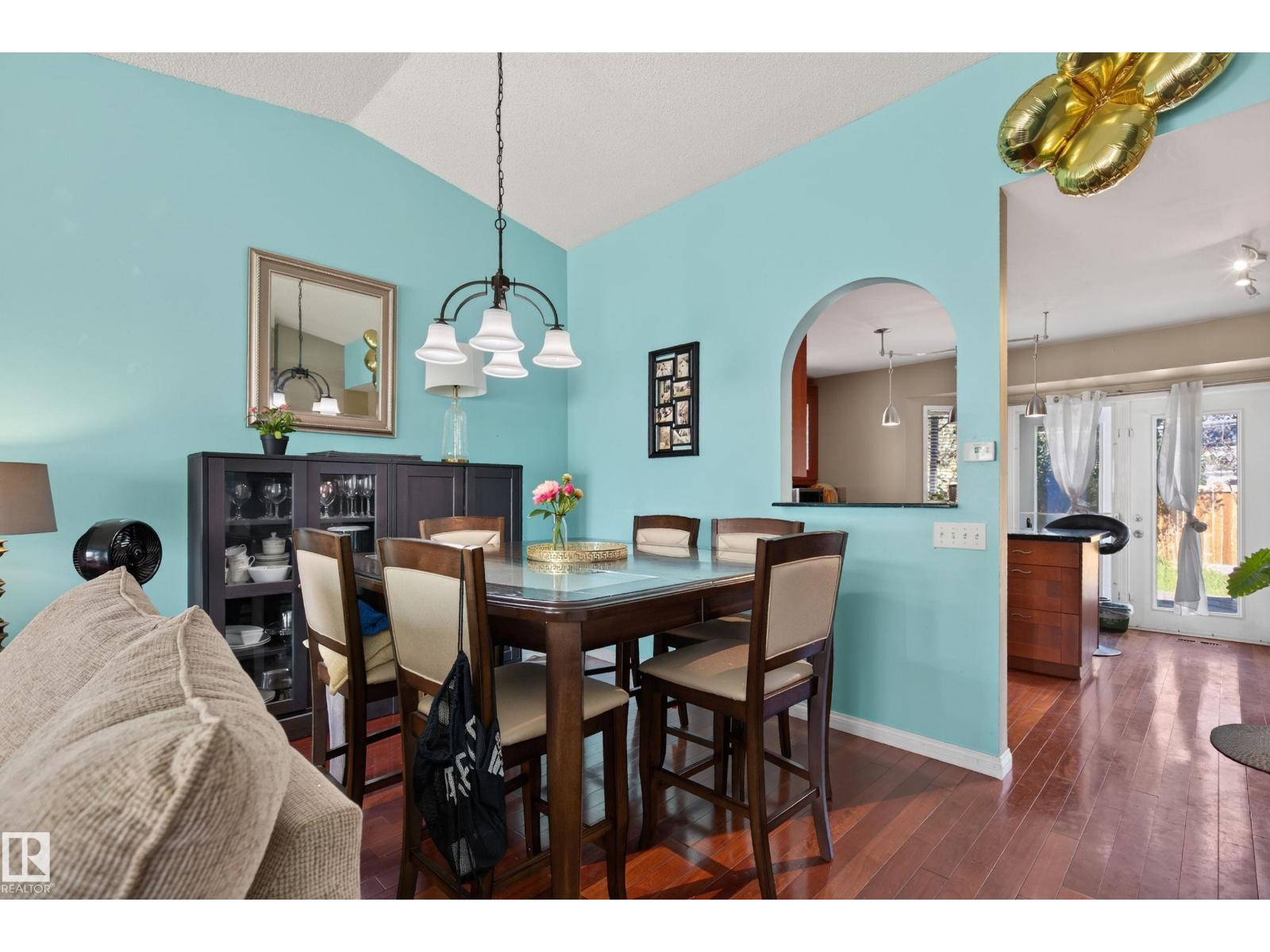 19040 70 Av Nw Property Photo 7