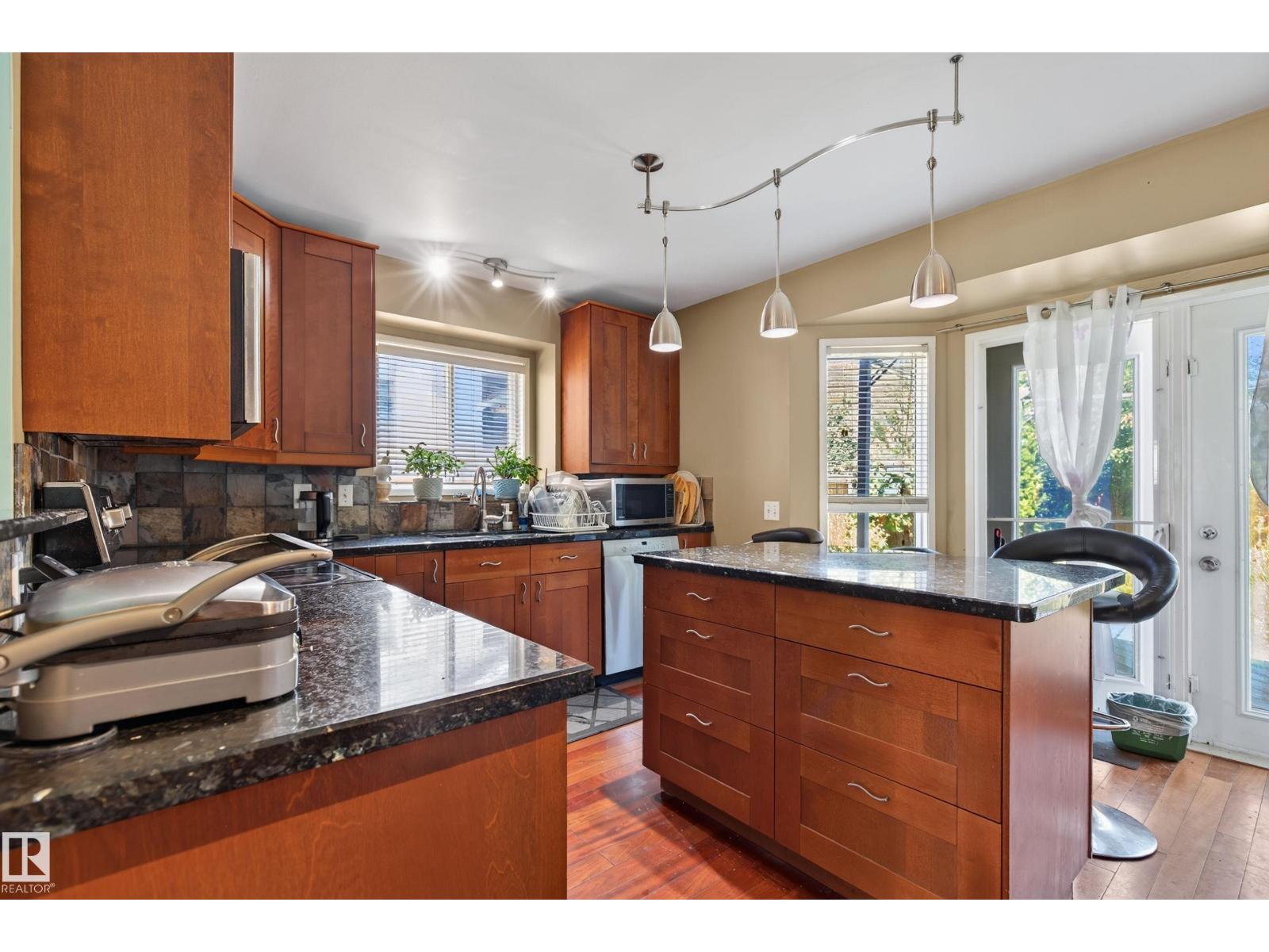 19040 70 Av Nw Property Photo 10